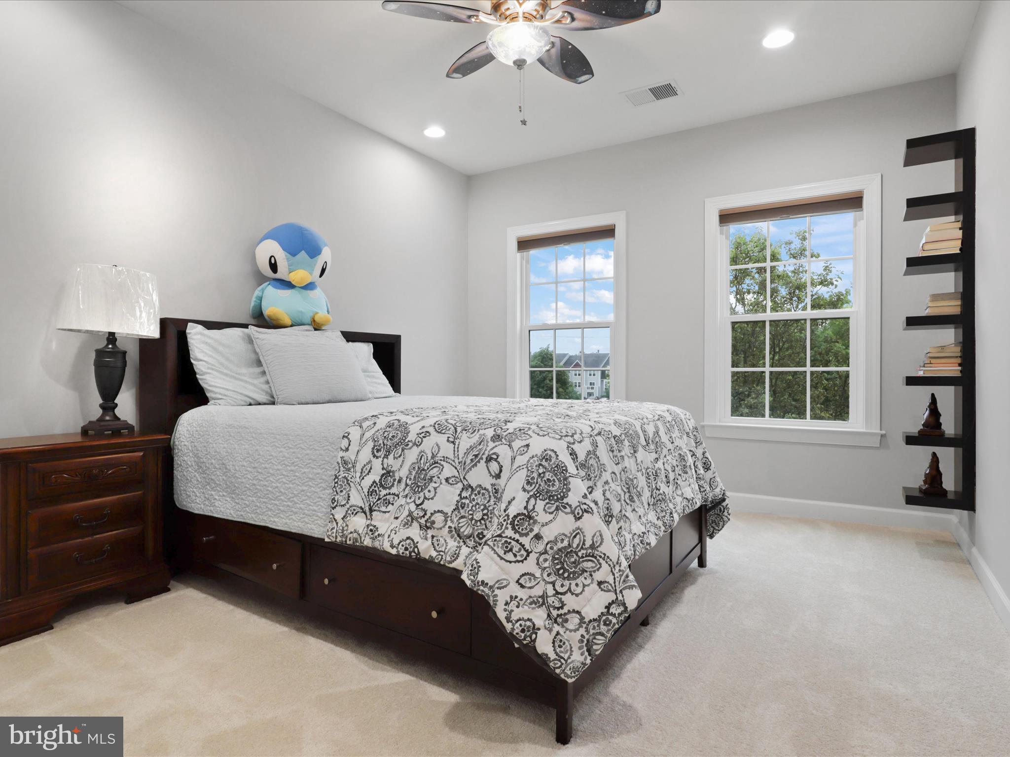 KENSINGTON MANOR - Residential