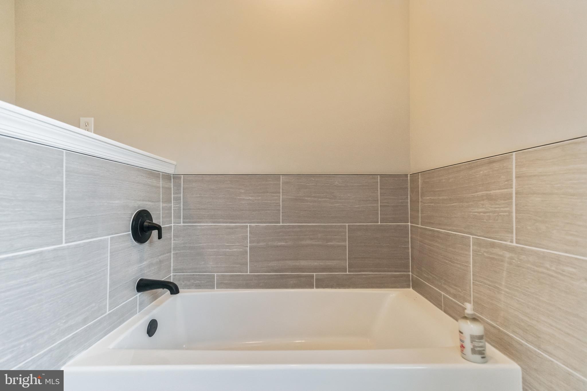 LONGWOOD KNOLLS - Residential