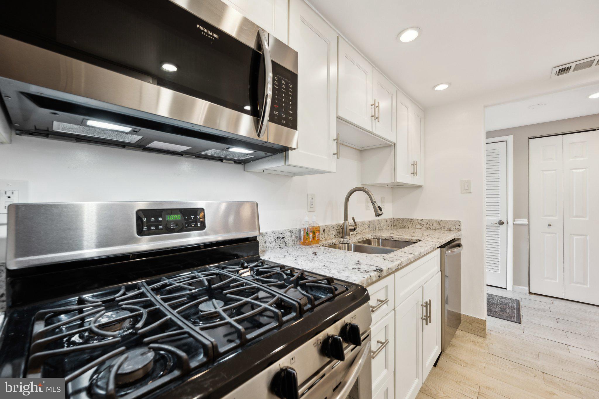 574 BRUMMEL COURT NW 574