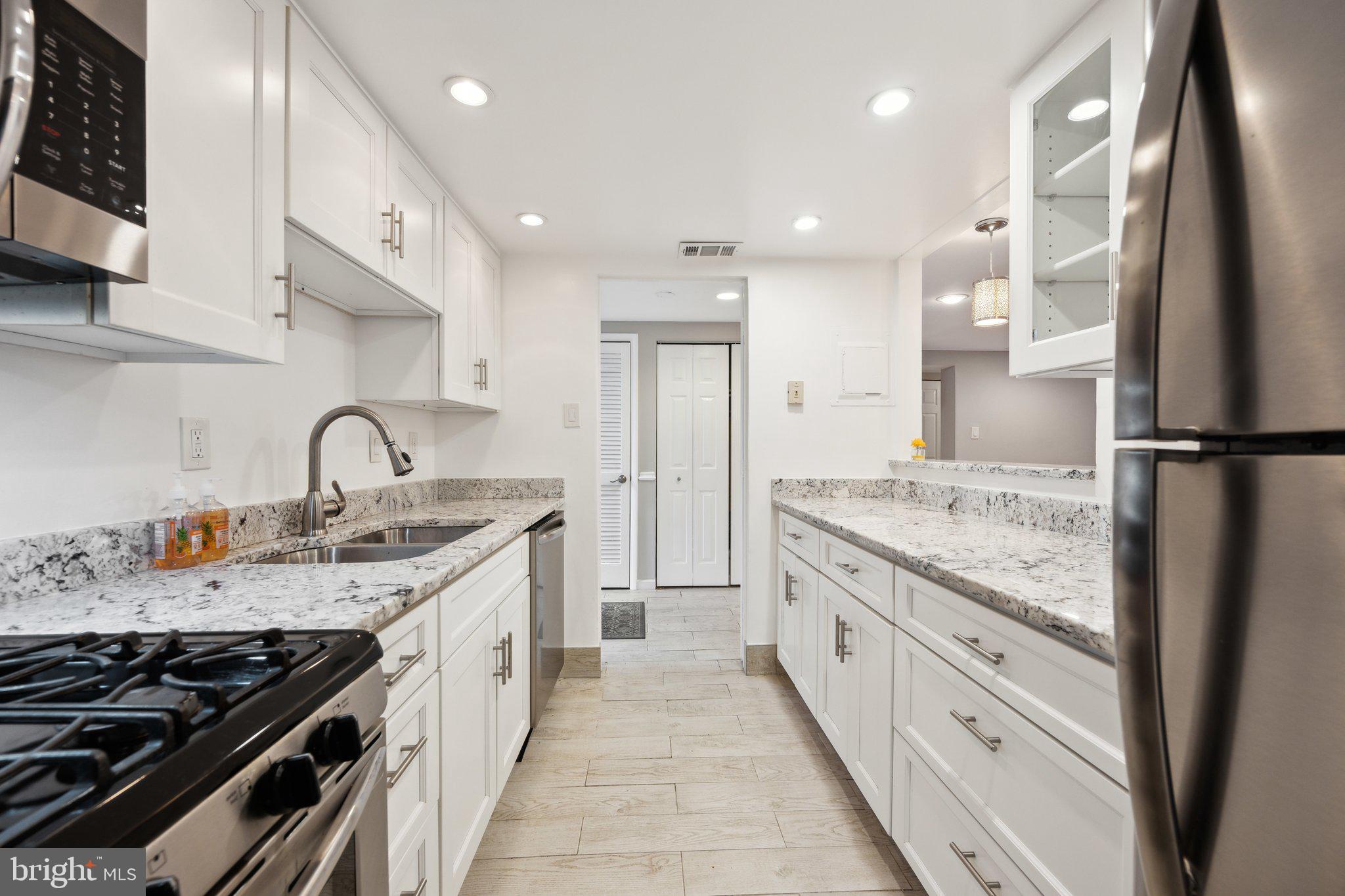 574 BRUMMEL COURT NW 574