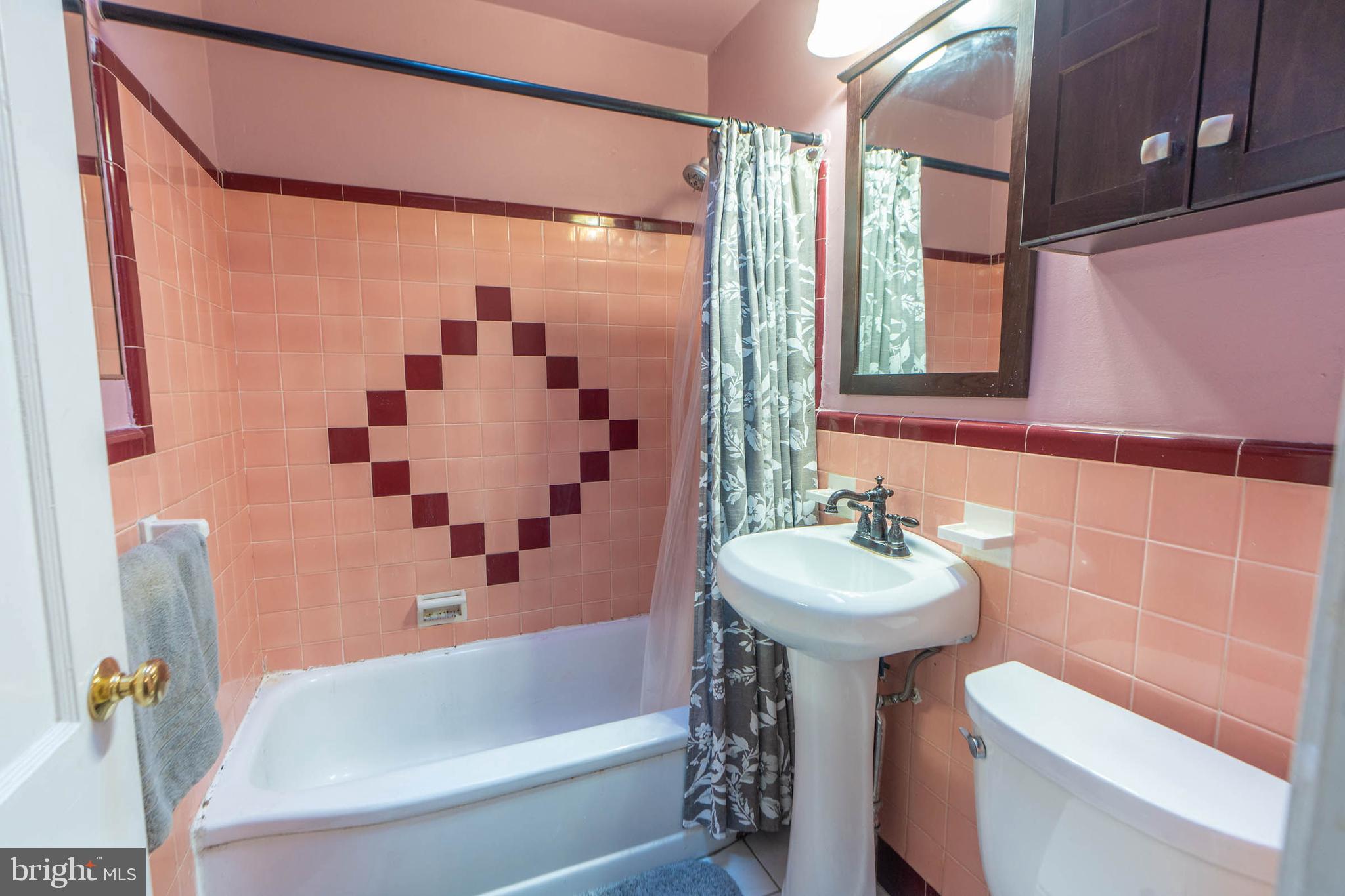 OXFORD CIRCLE - Residential