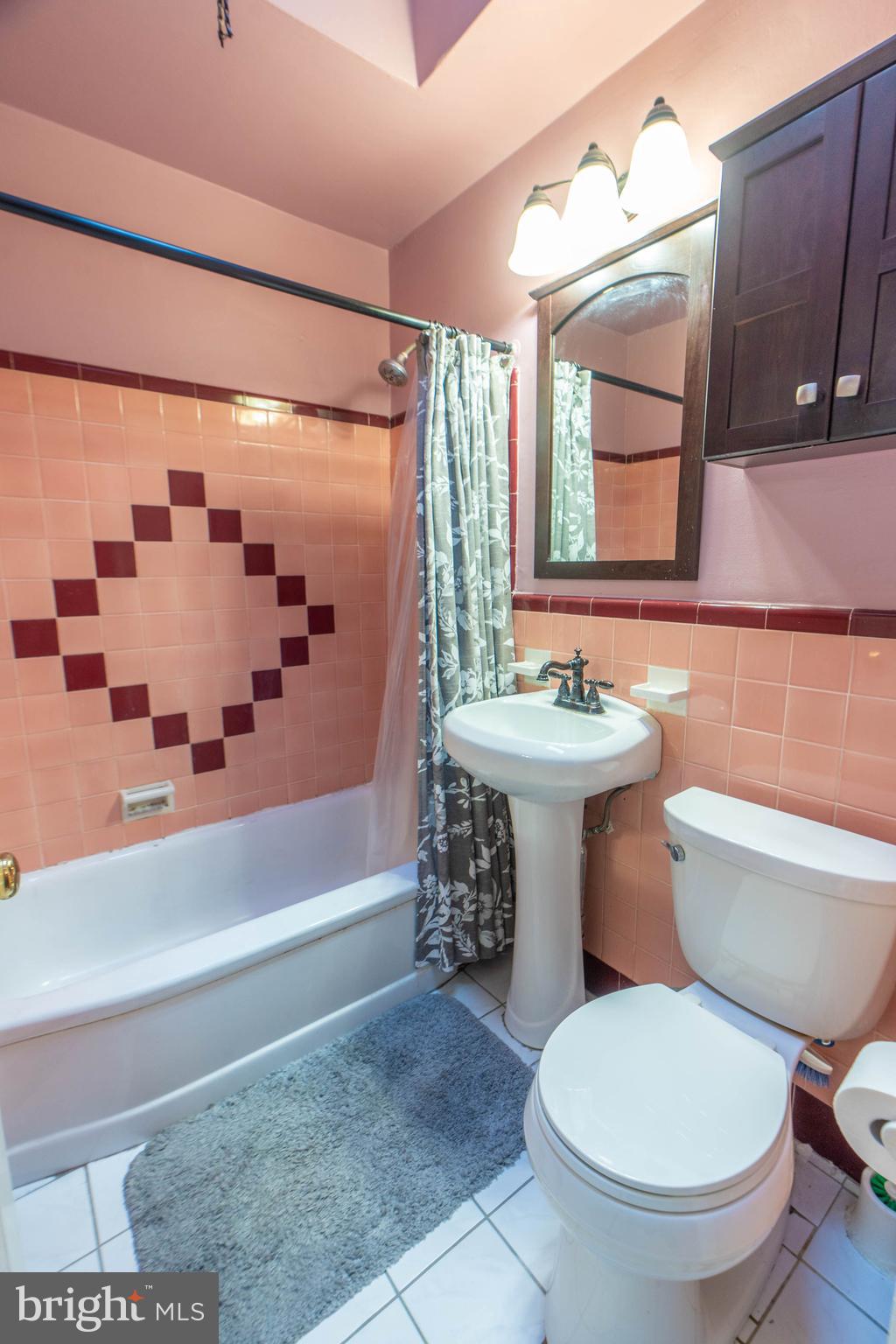 OXFORD CIRCLE - Residential