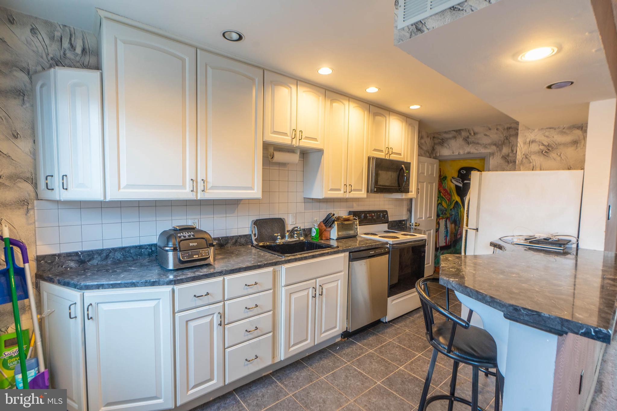 OXFORD CIRCLE - Residential