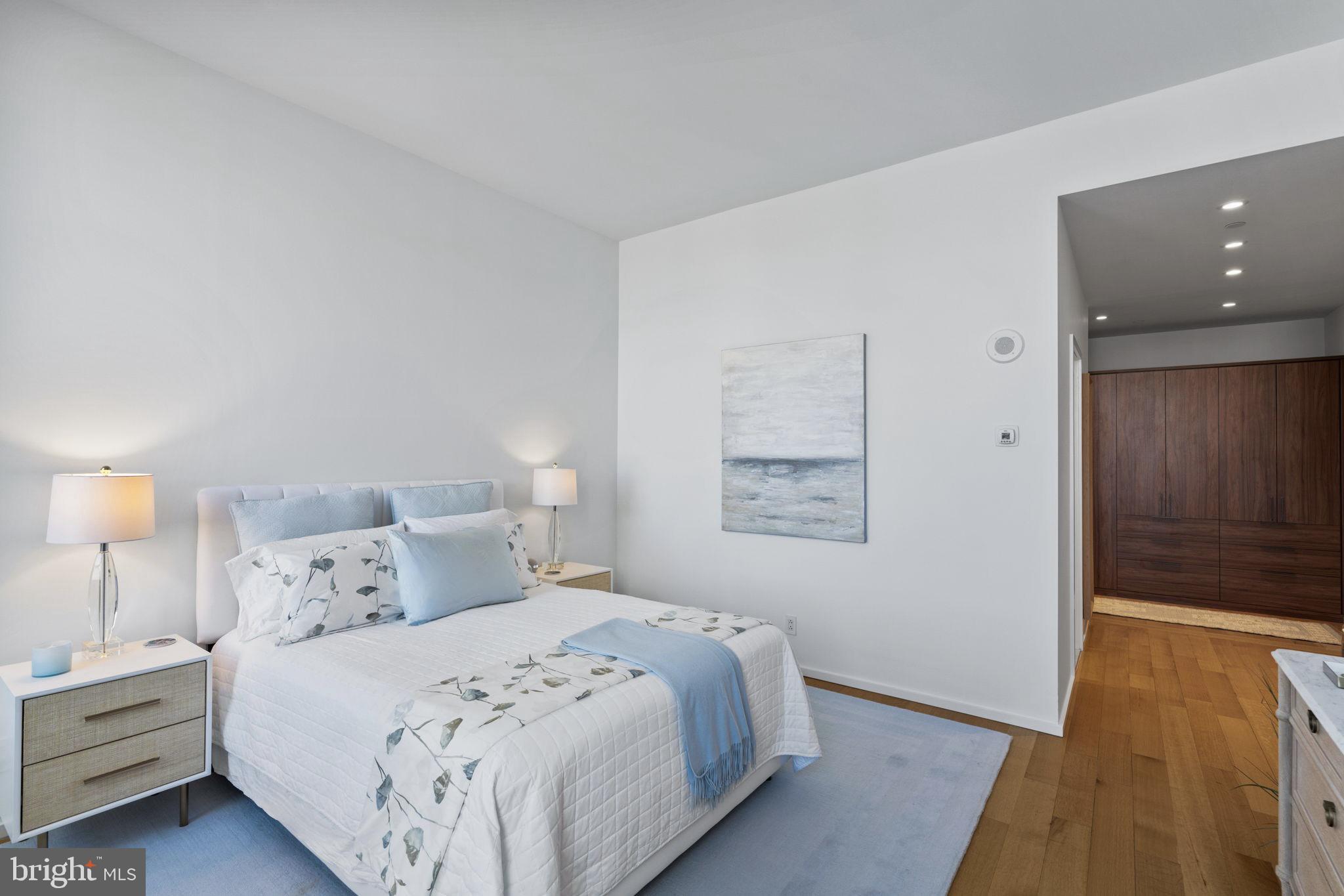 SOCIETY HILL - Residential