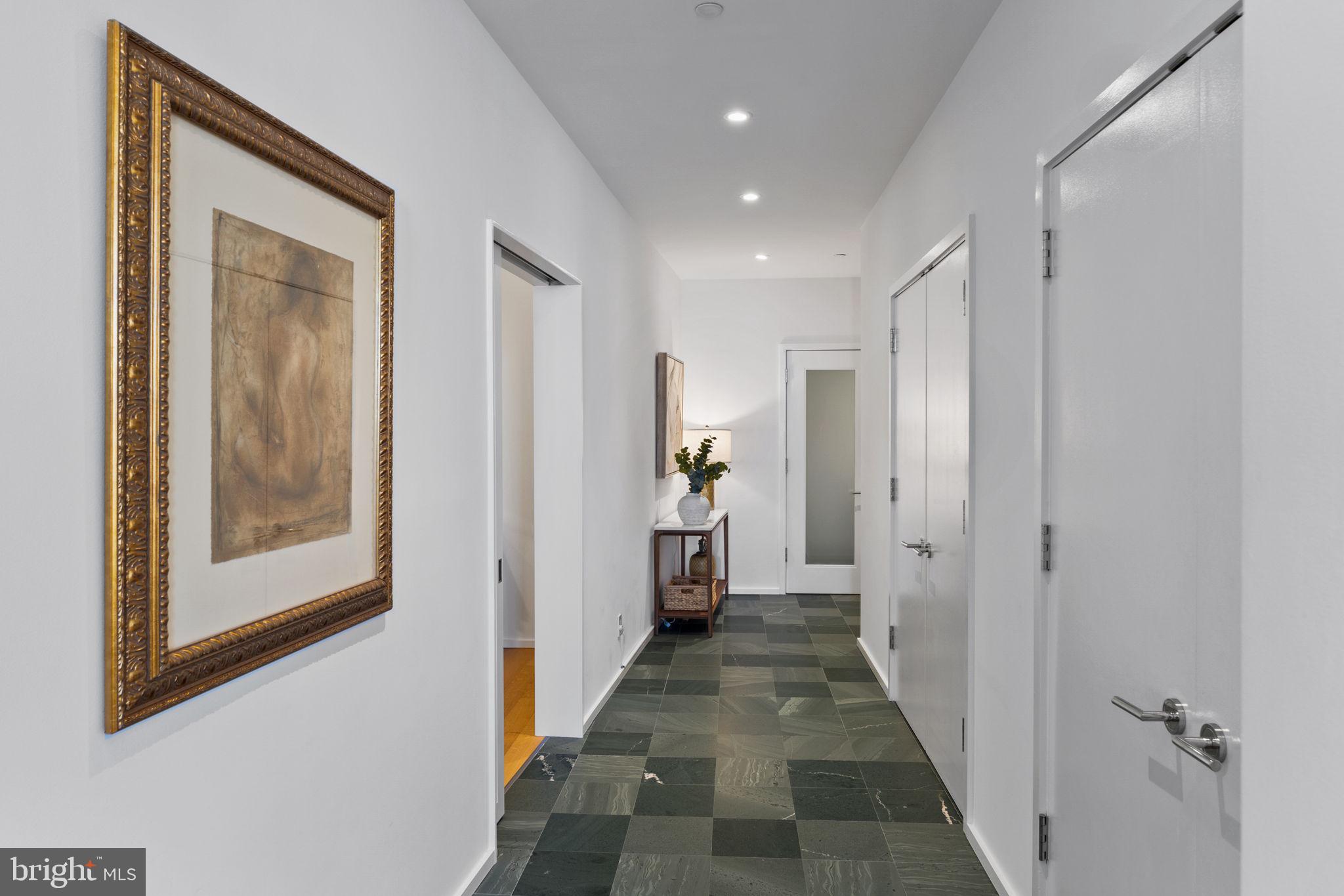 SOCIETY HILL - Residential