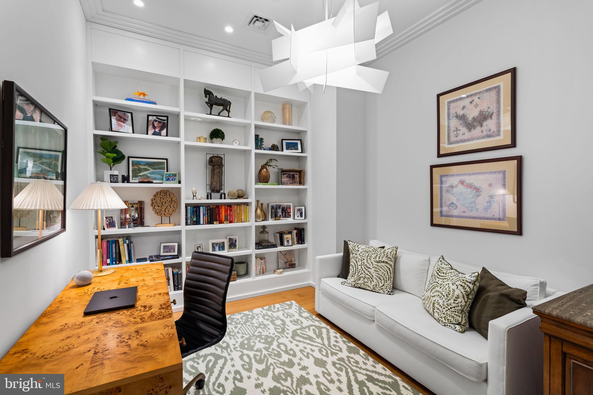 SOCIETY HILL - Residential