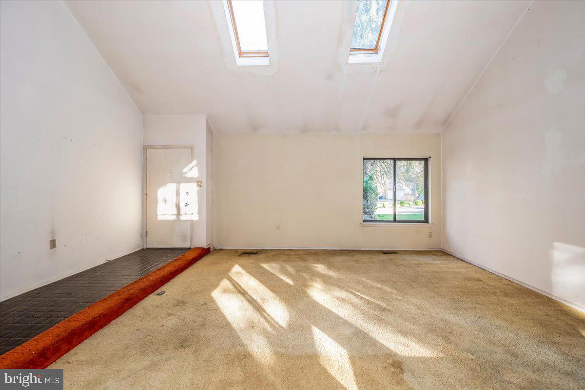 CHARLENE - Residential