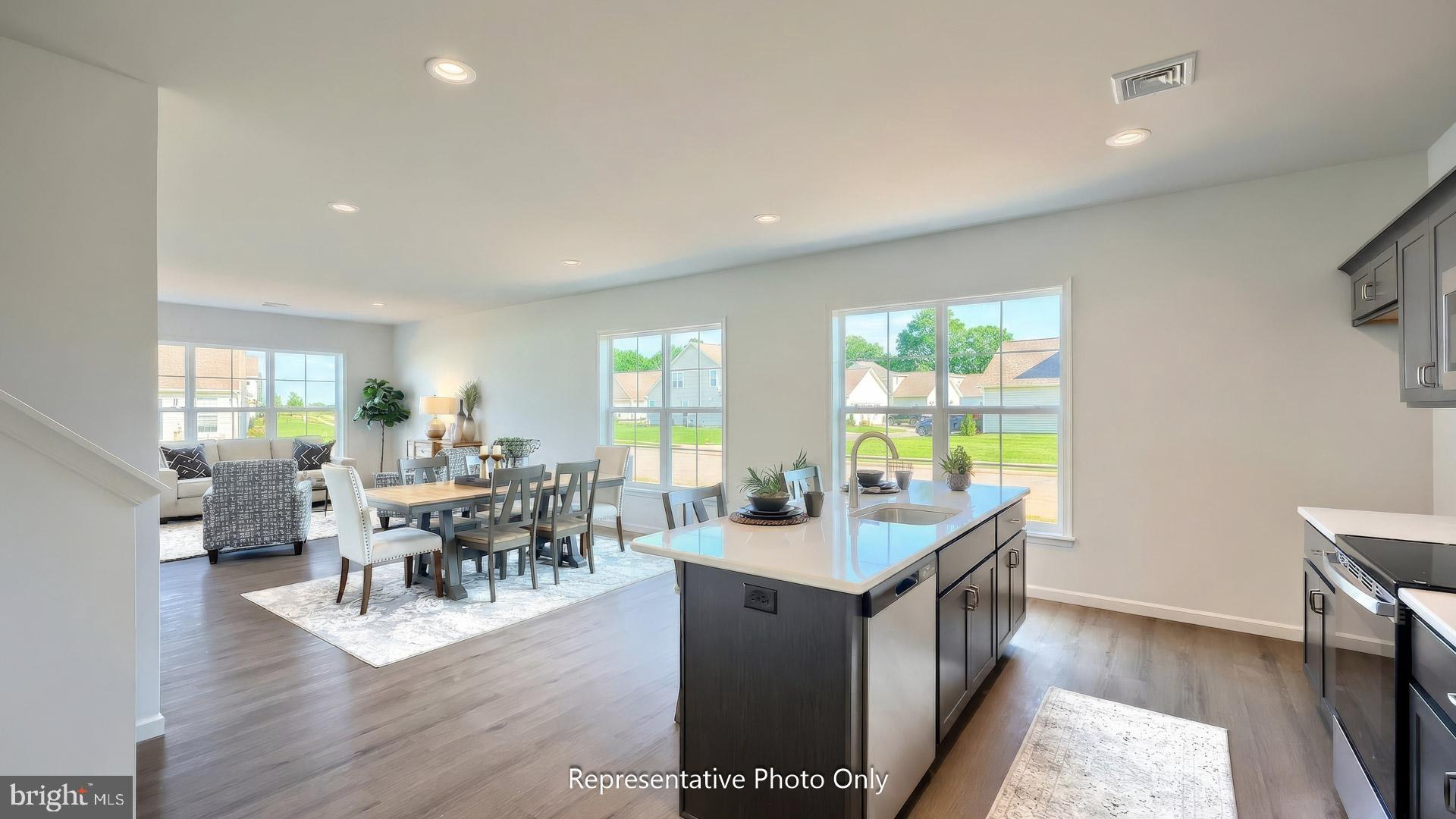 PARADISE VILLAGE - Residential
