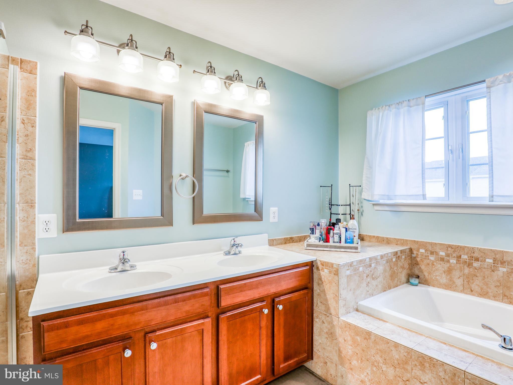 LAKELAND PLACE - Residential