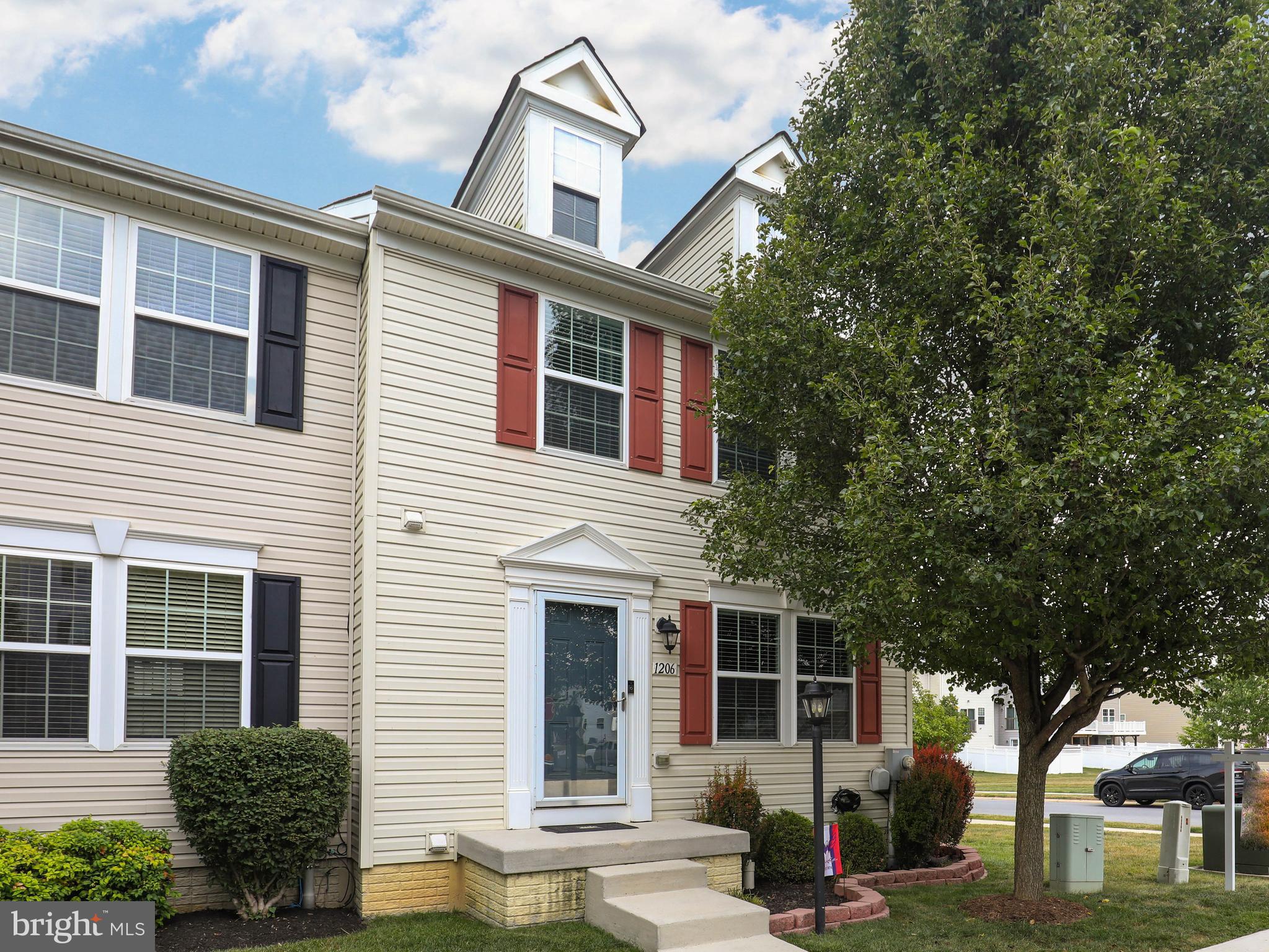 LAKELAND PLACE - Residential