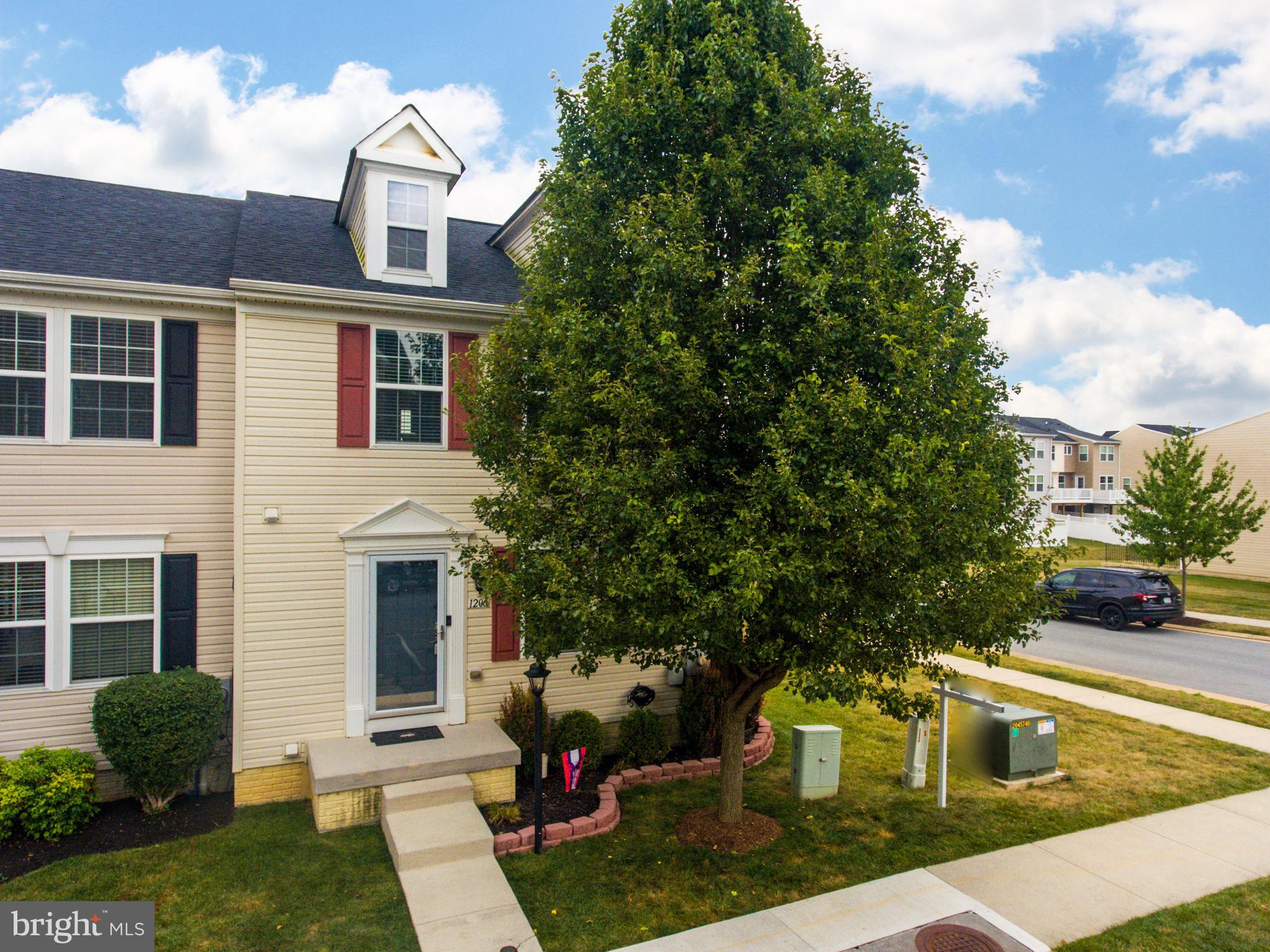 LAKELAND PLACE - Residential