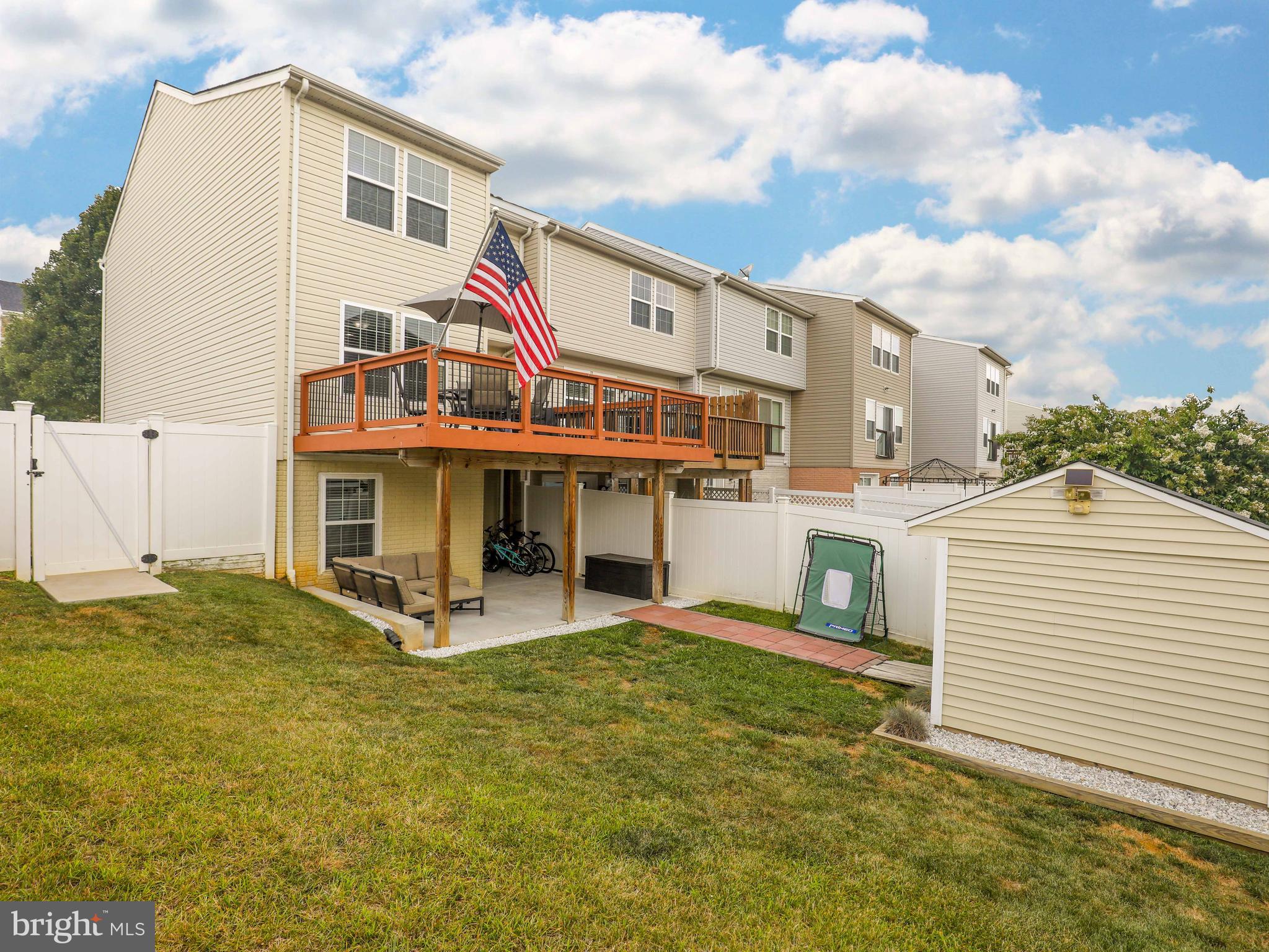 LAKELAND PLACE - Residential