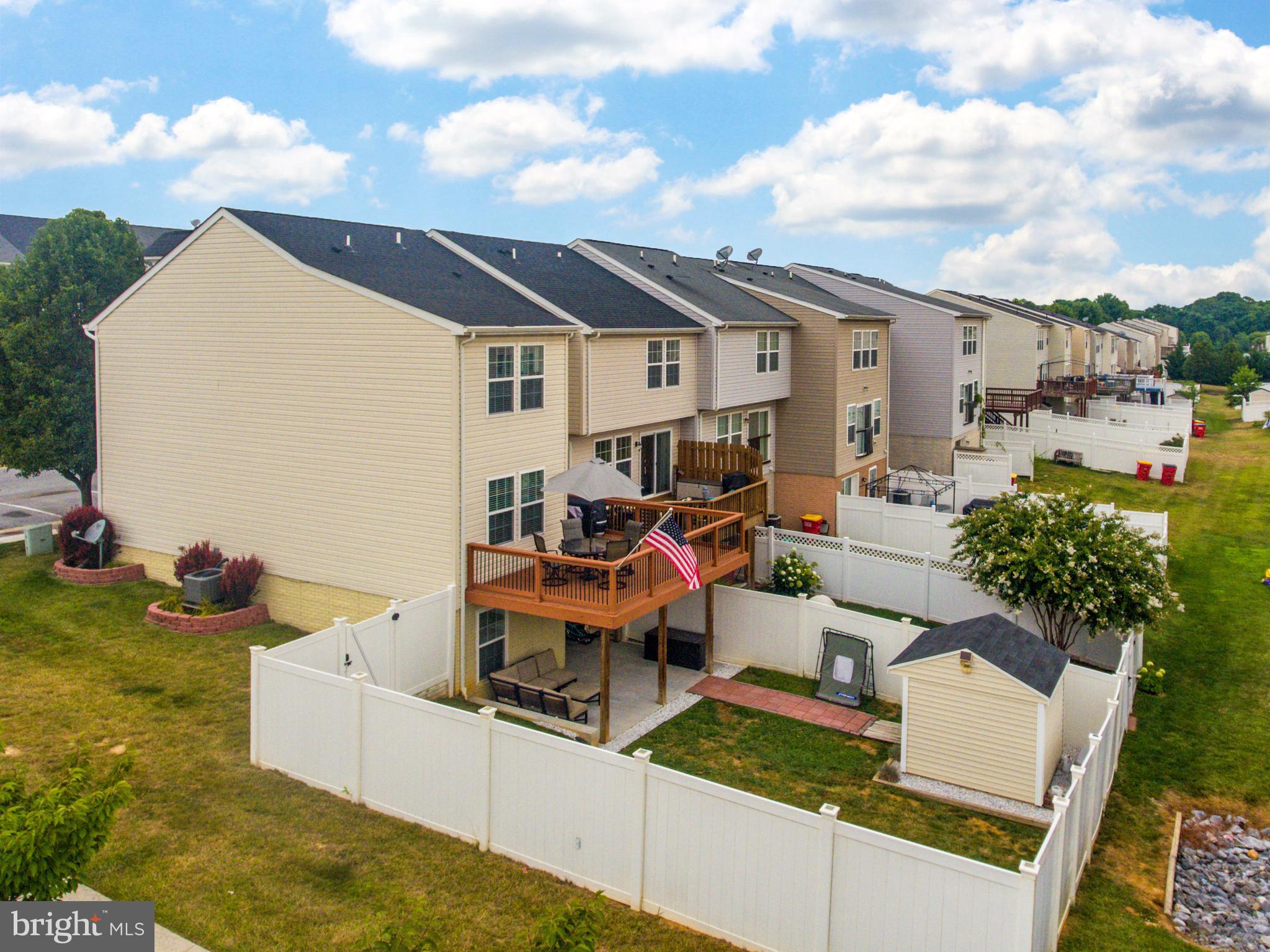 LAKELAND PLACE - Residential