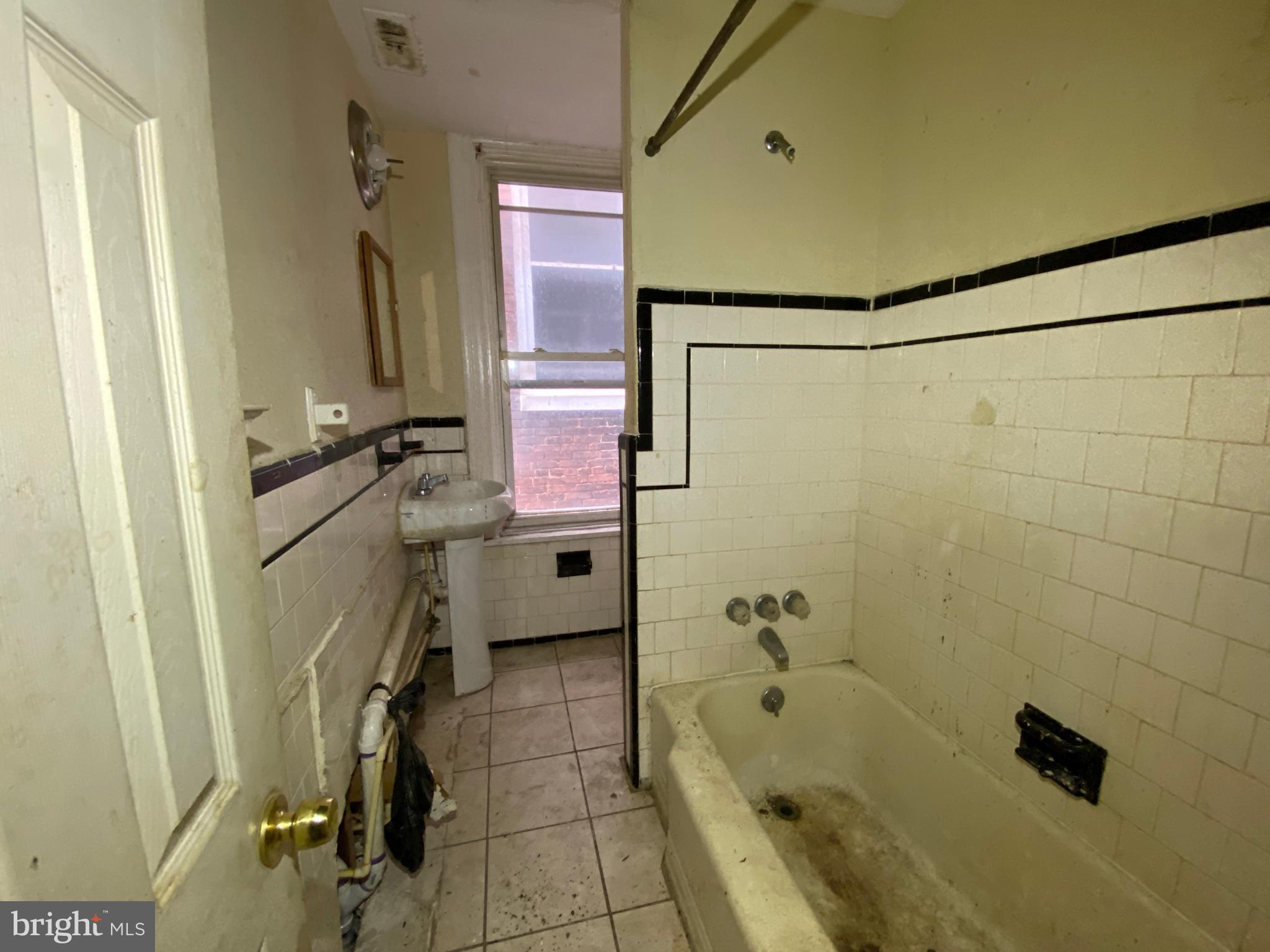 CHARLES VILLAGE - Commercial Sale