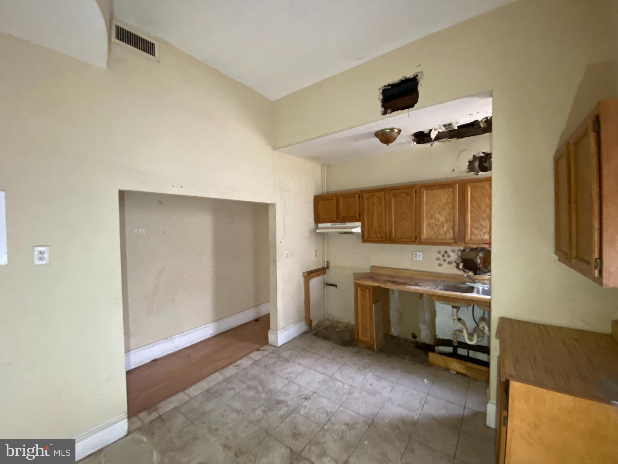 CHARLES VILLAGE - Commercial Sale