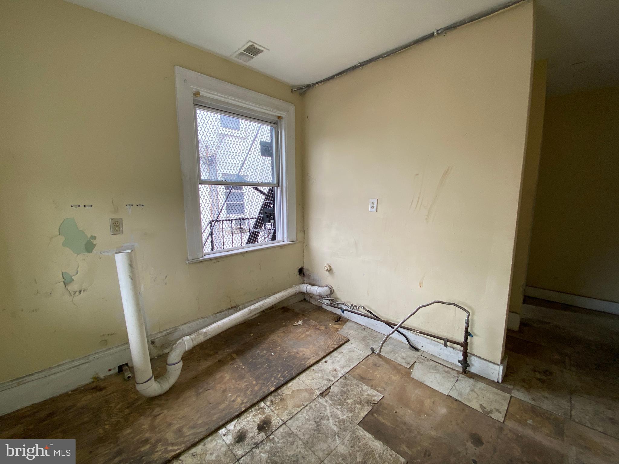 CHARLES VILLAGE - Commercial Sale