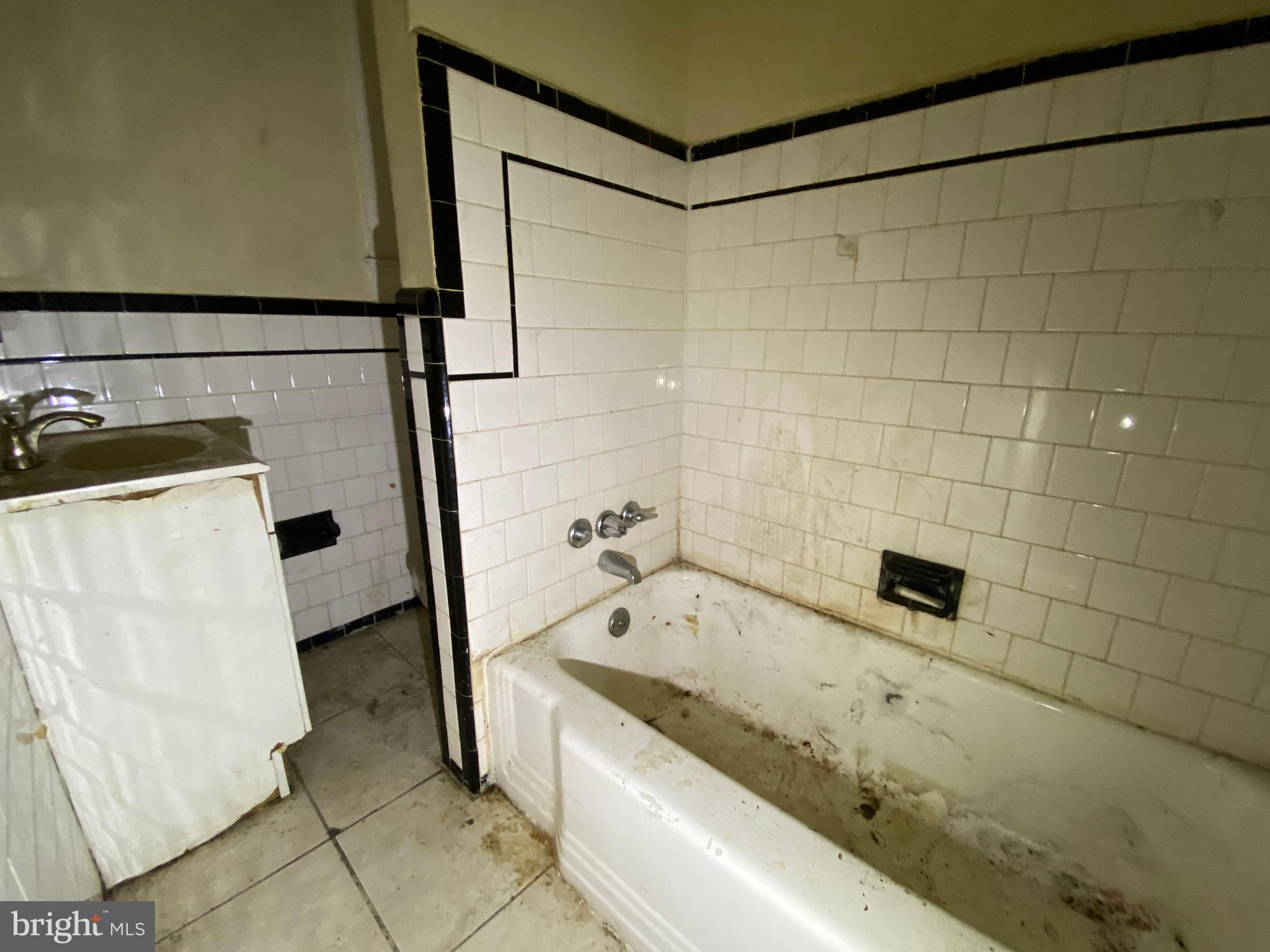 CHARLES VILLAGE - Commercial Sale