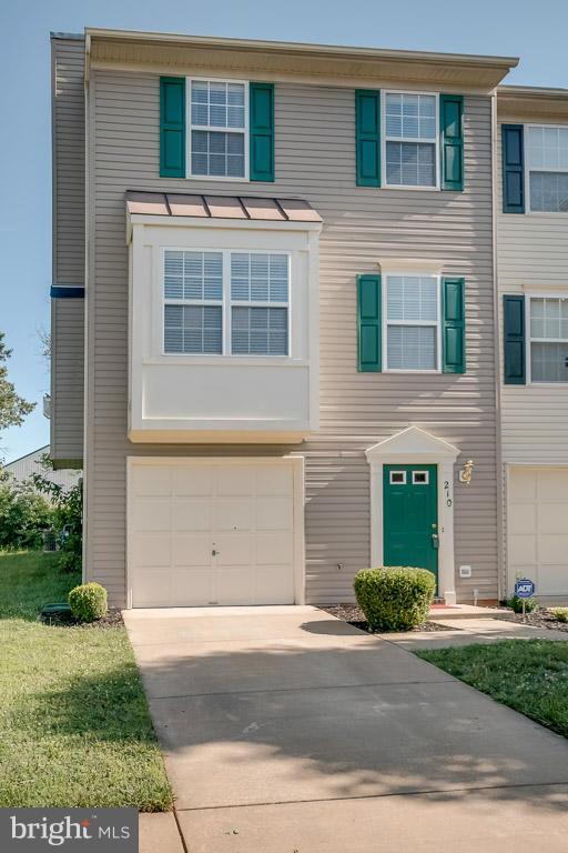 CHARLESTOWN COMMONS - Residential