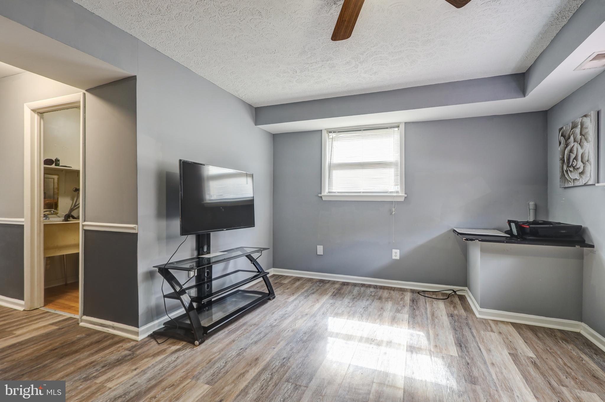 FRIENDLY ACRES - Residential Lease