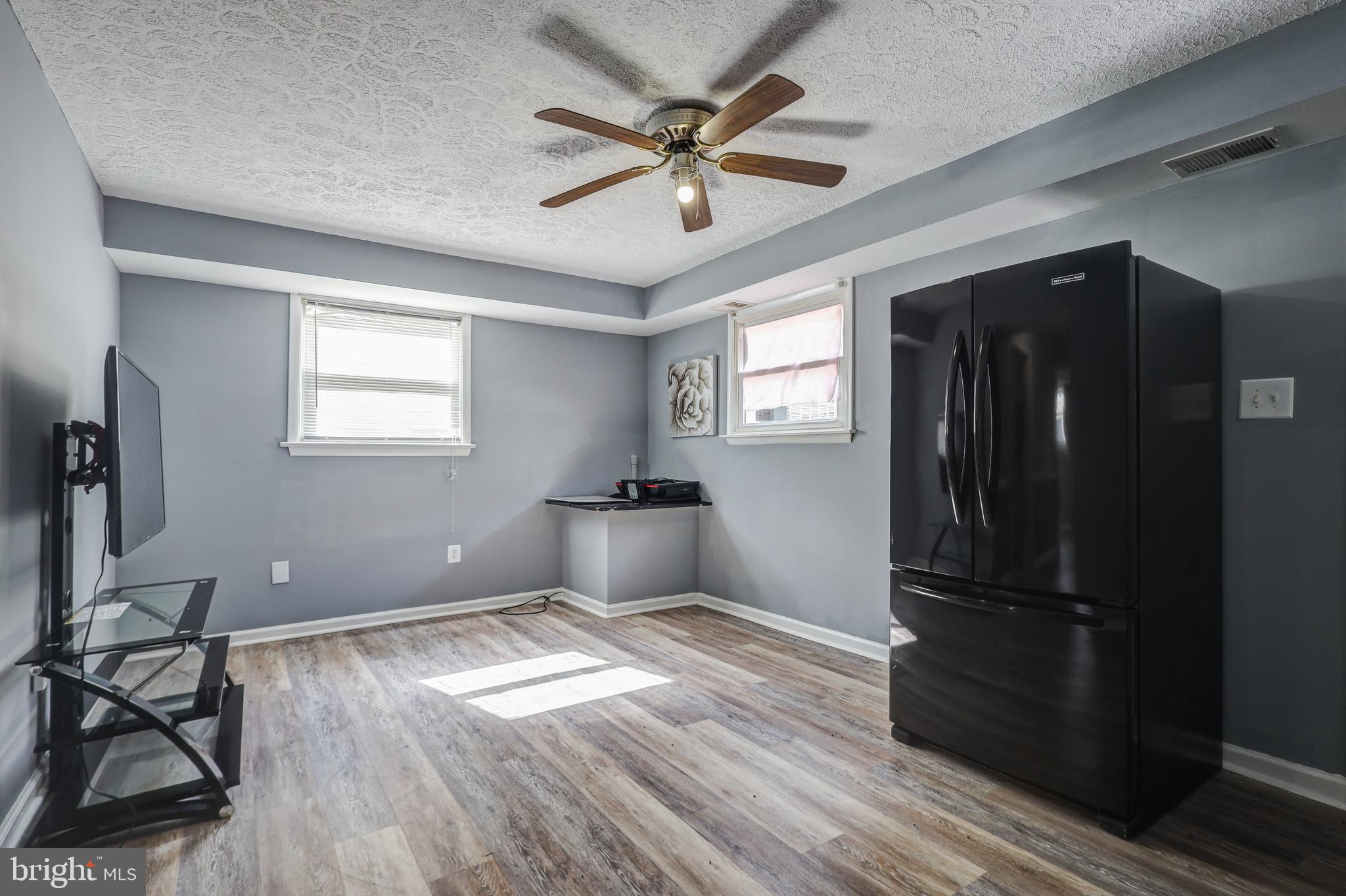 FRIENDLY ACRES - Residential Lease