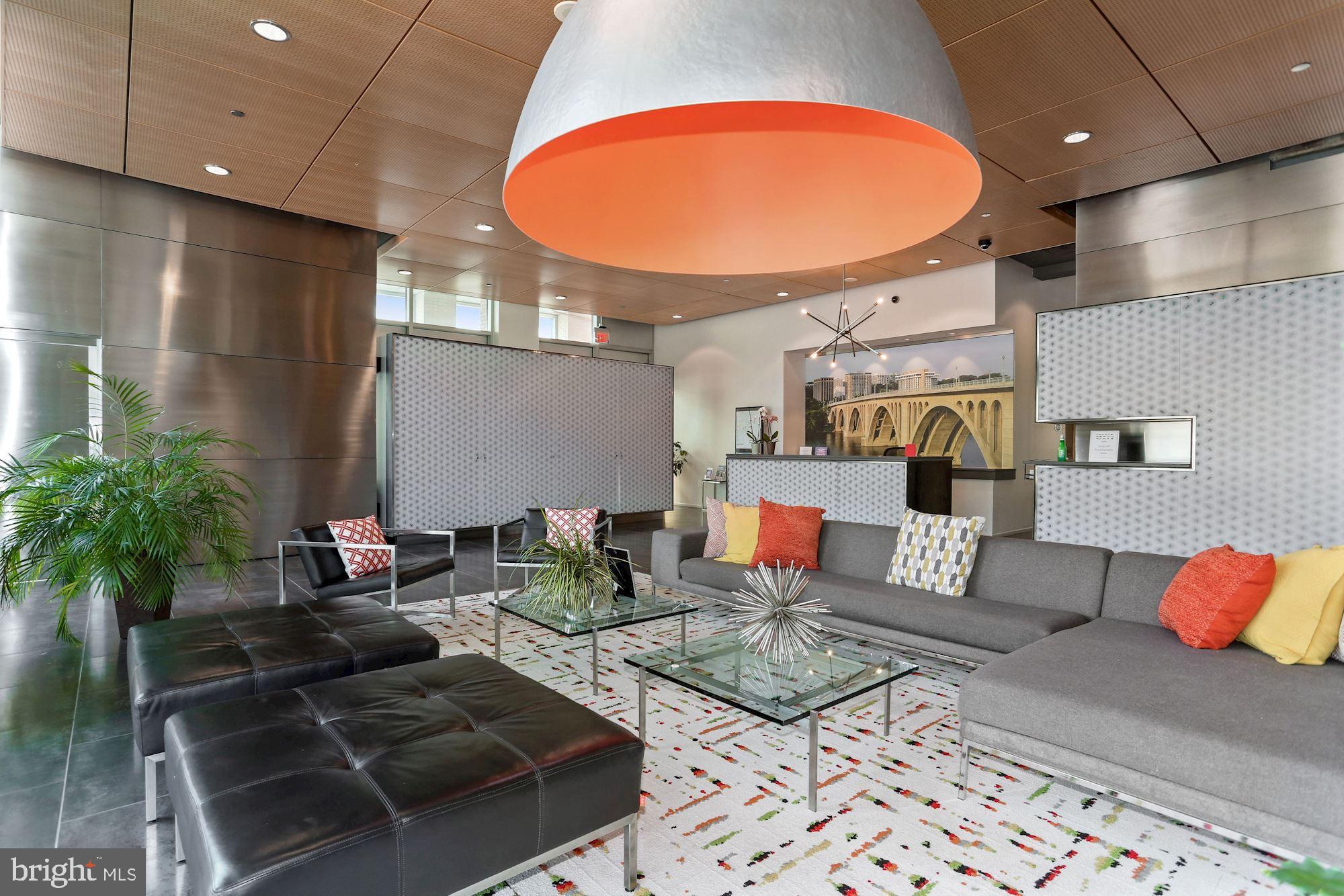 VIRGINIA SQUARE - Residential