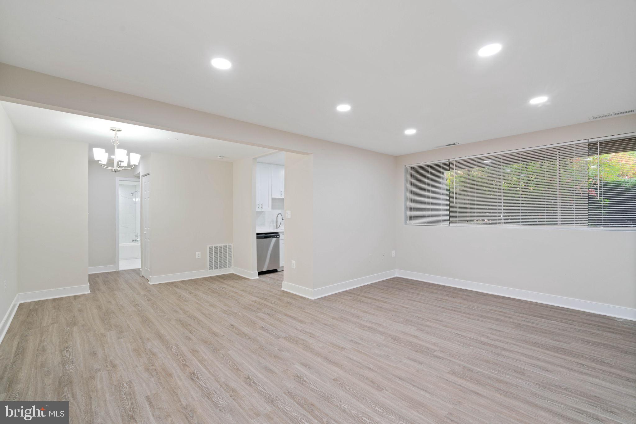 VALLEY PARK CONDOMINIUMS - Residential Lease