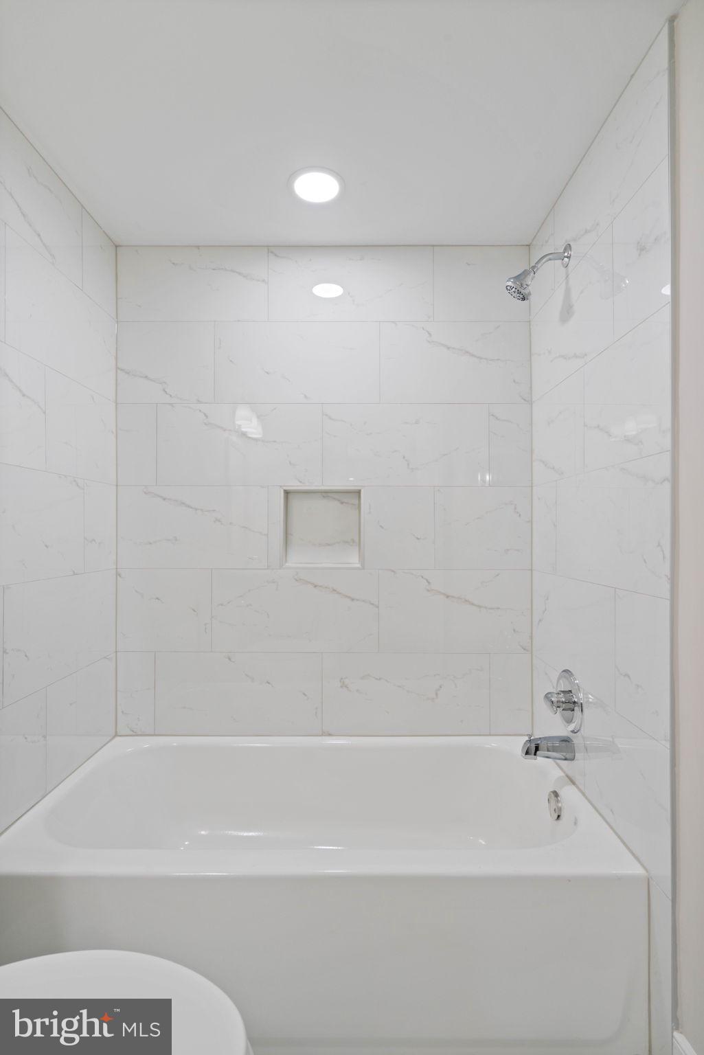 VALLEY PARK CONDOMINIUMS - Residential Lease