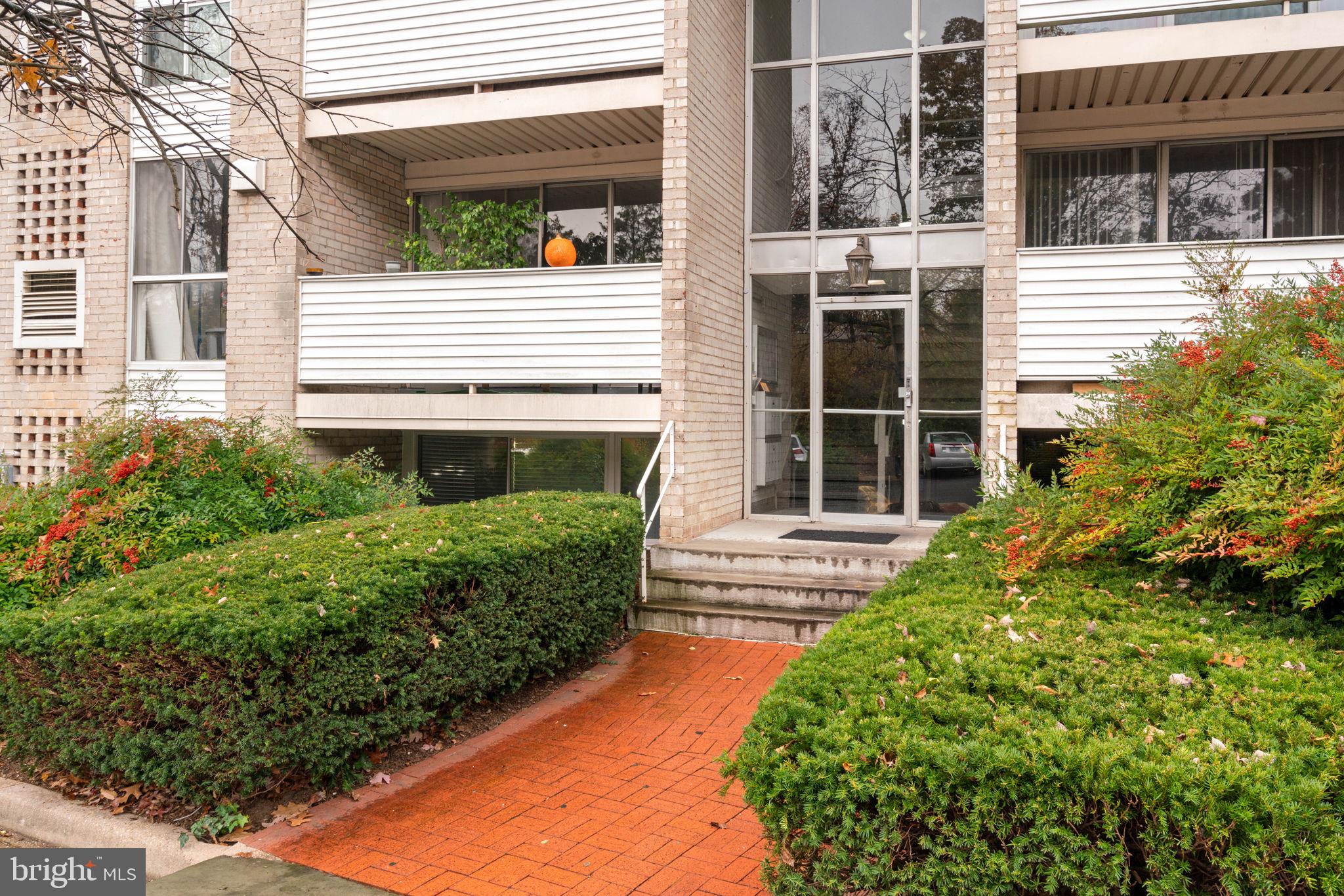 VALLEY PARK CONDOMINIUMS - Residential Lease