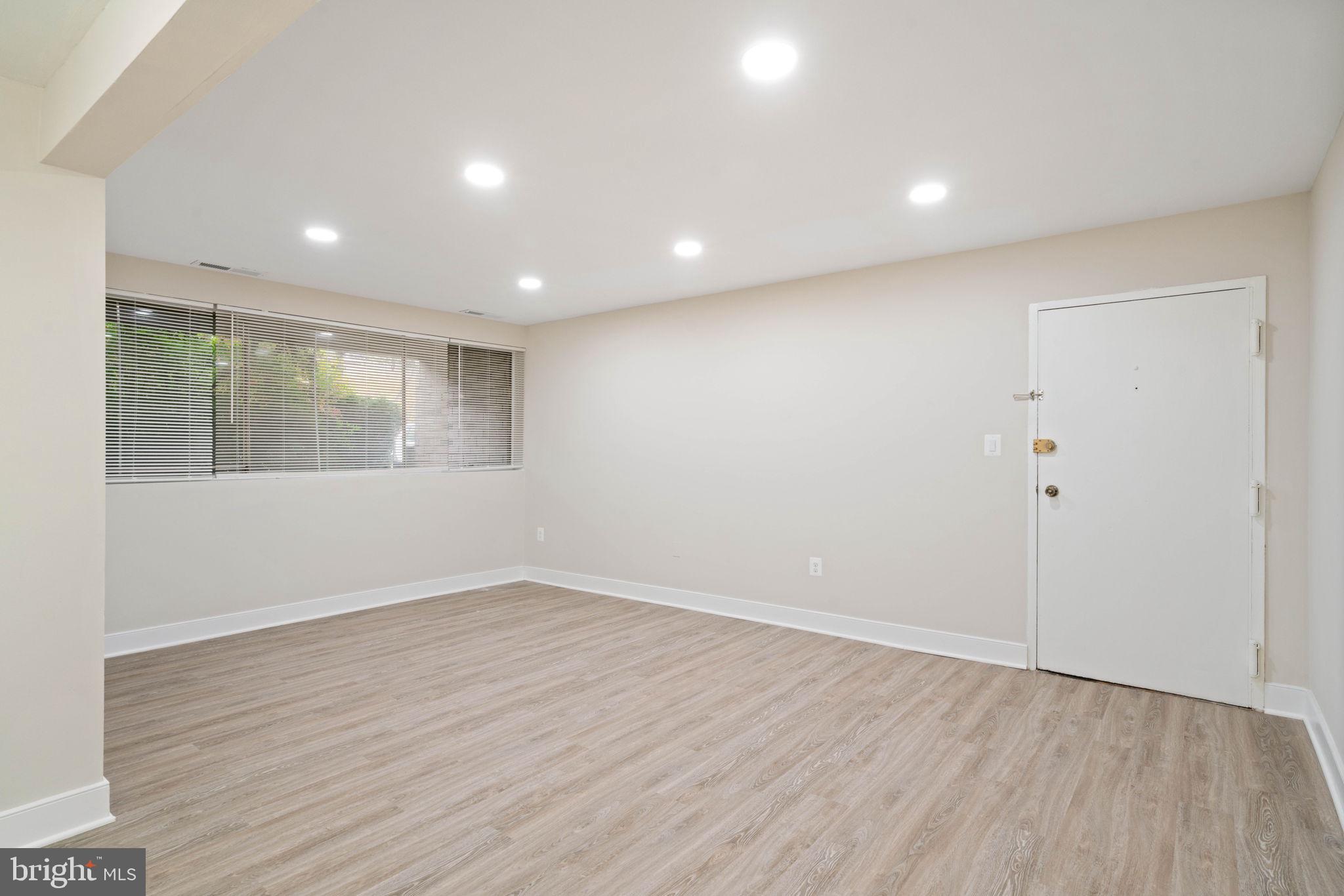 VALLEY PARK CONDOMINIUMS - Residential Lease