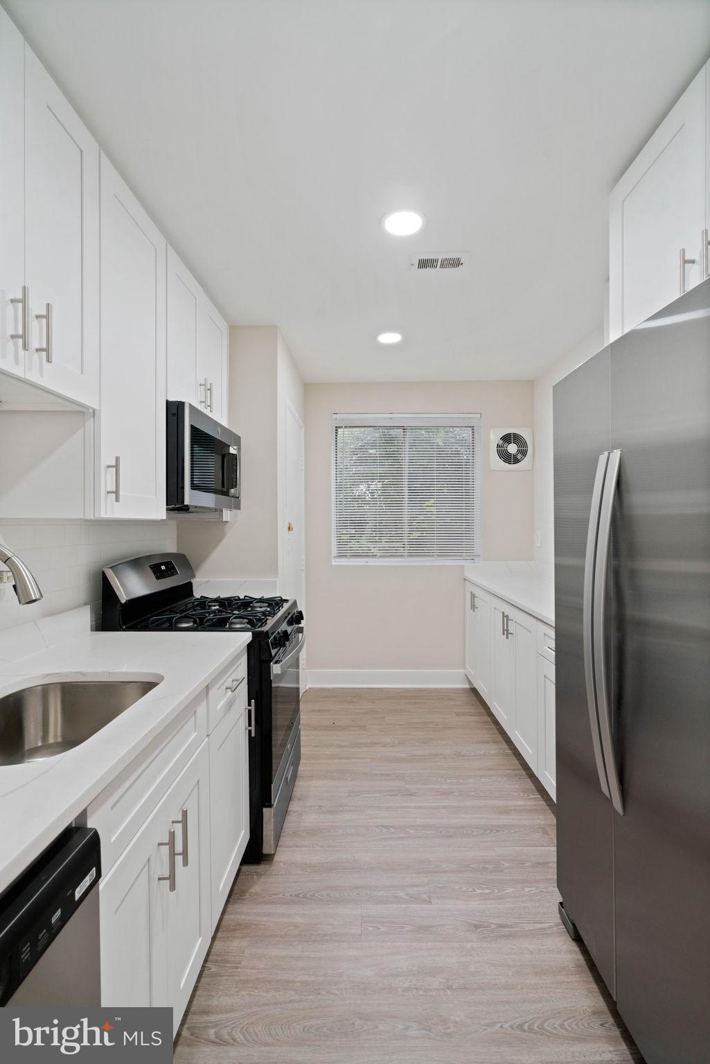 VALLEY PARK CONDOMINIUMS - Residential Lease