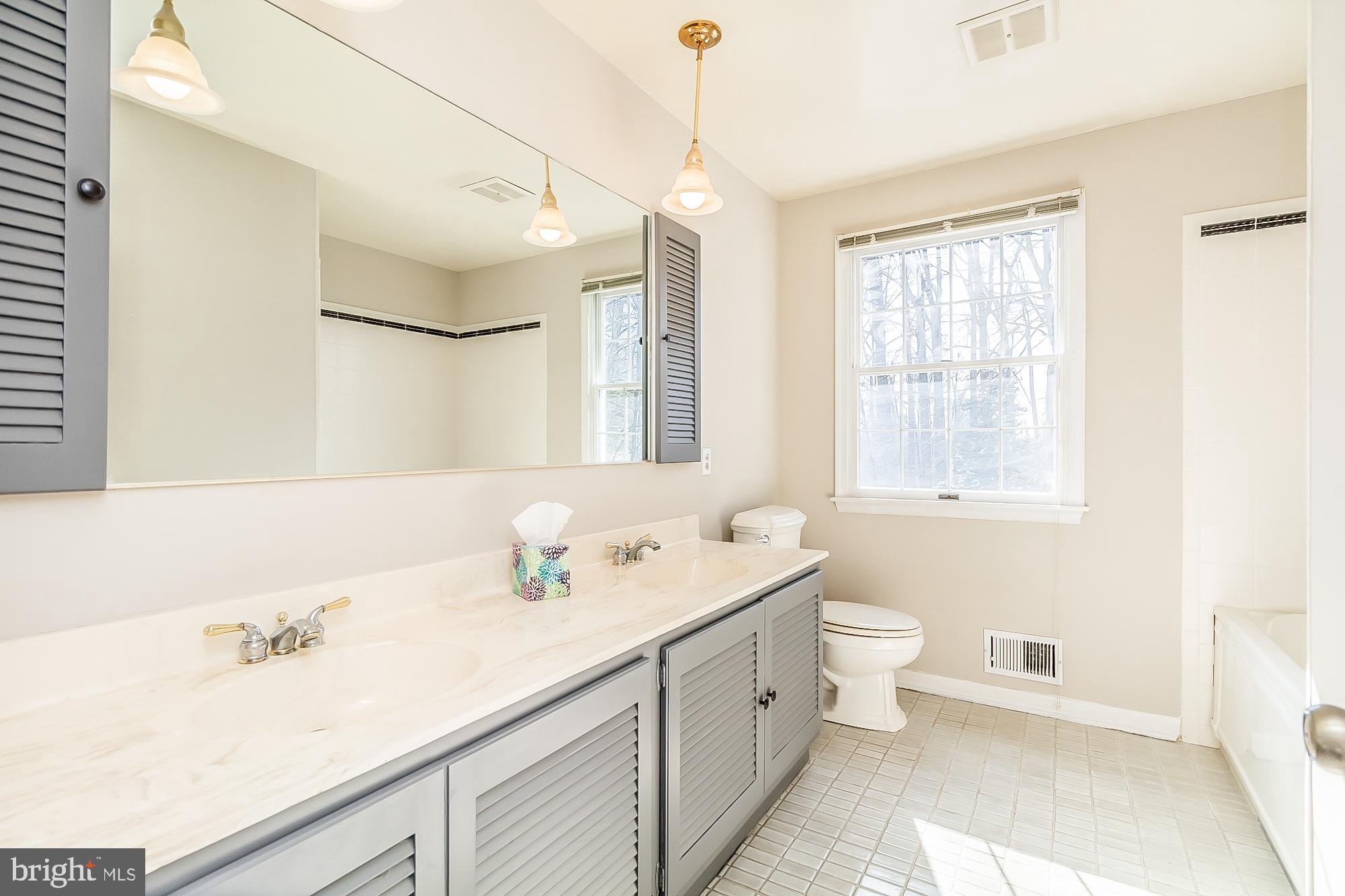 MANOR WOODS - Residential