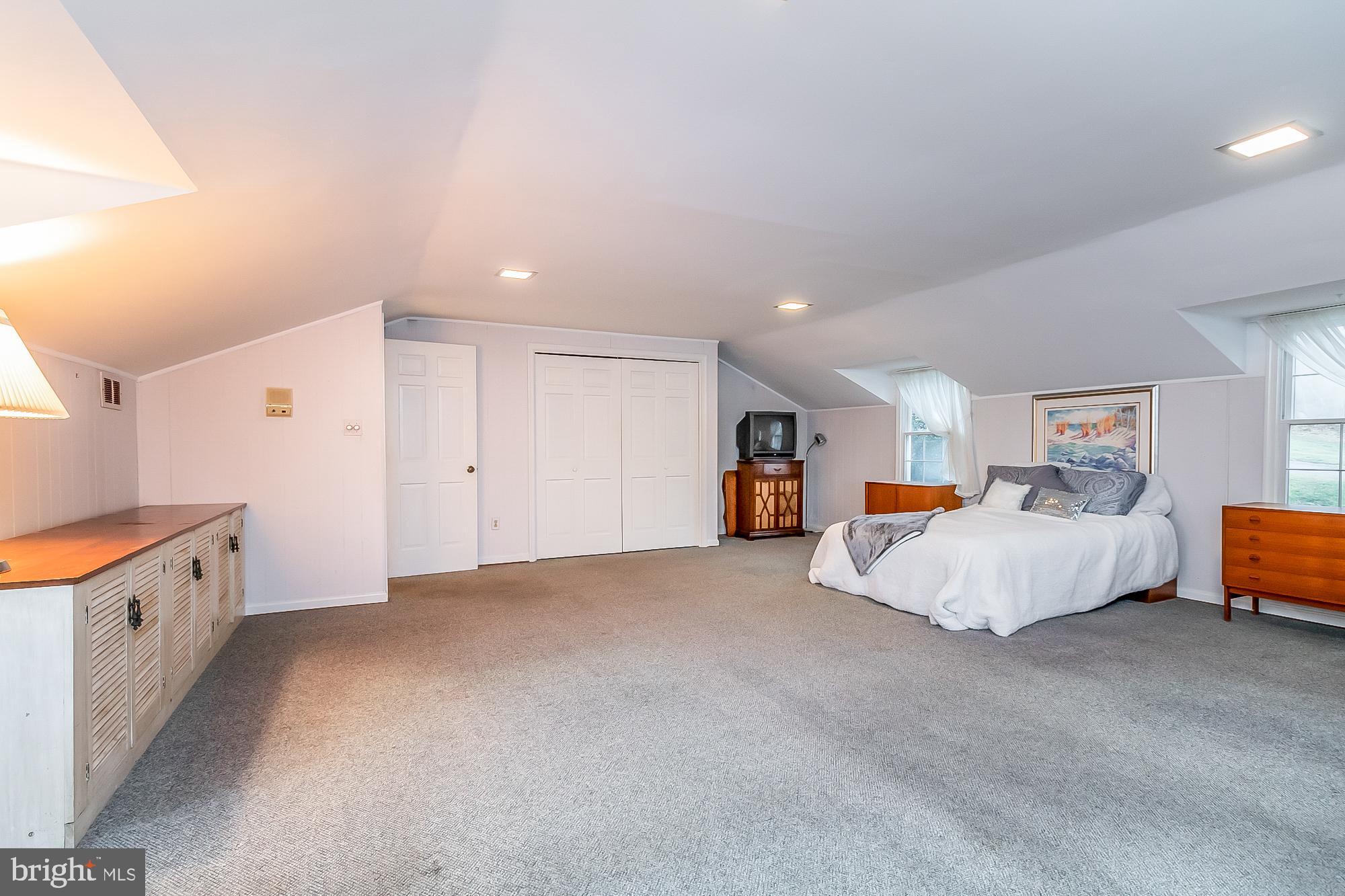 MANOR WOODS - Residential