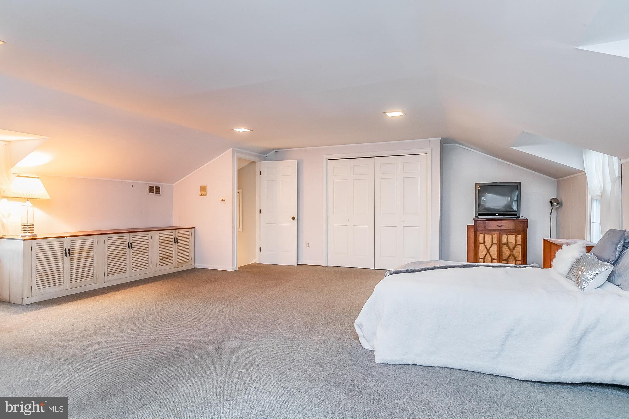 MANOR WOODS - Residential