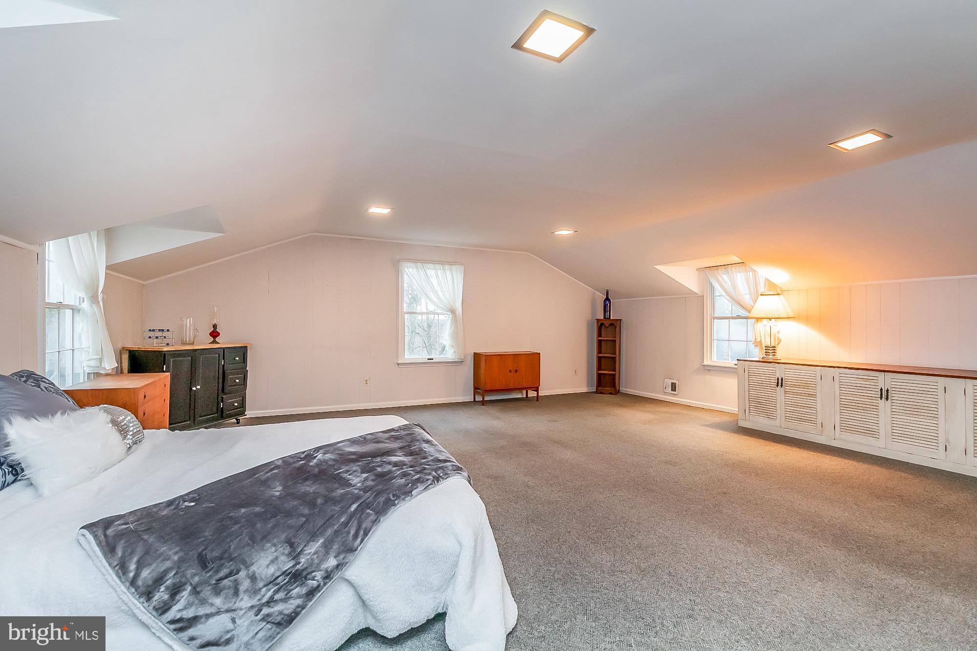 MANOR WOODS - Residential