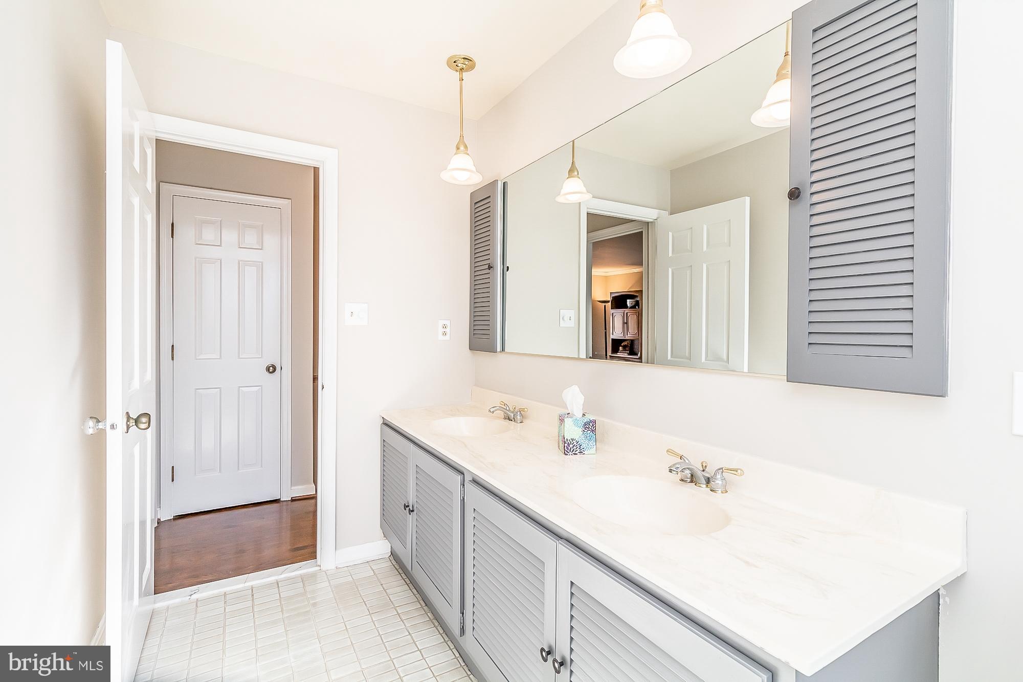 MANOR WOODS - Residential