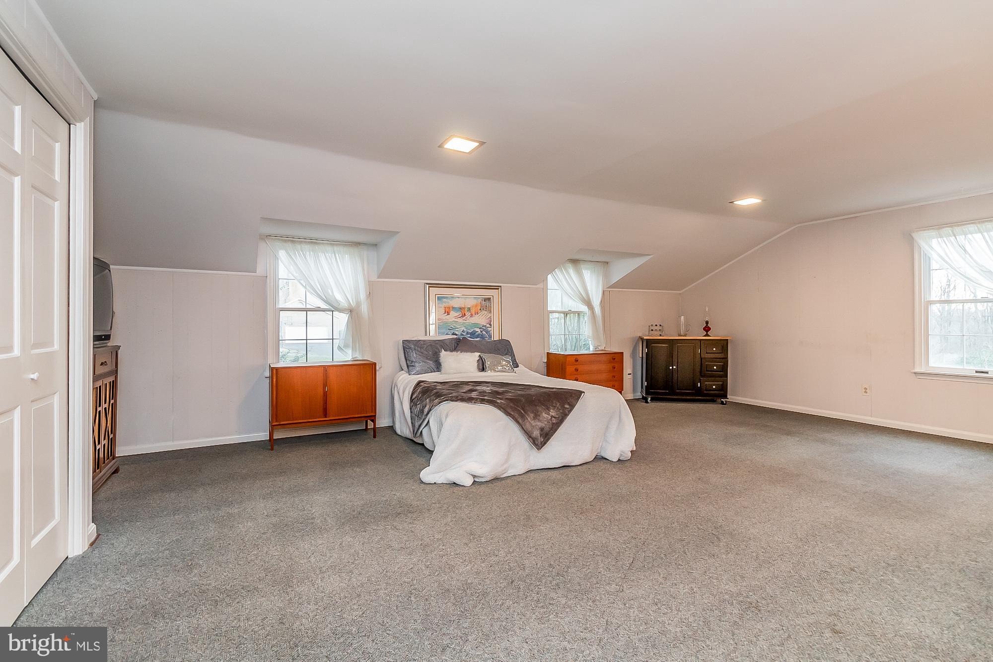 MANOR WOODS - Residential