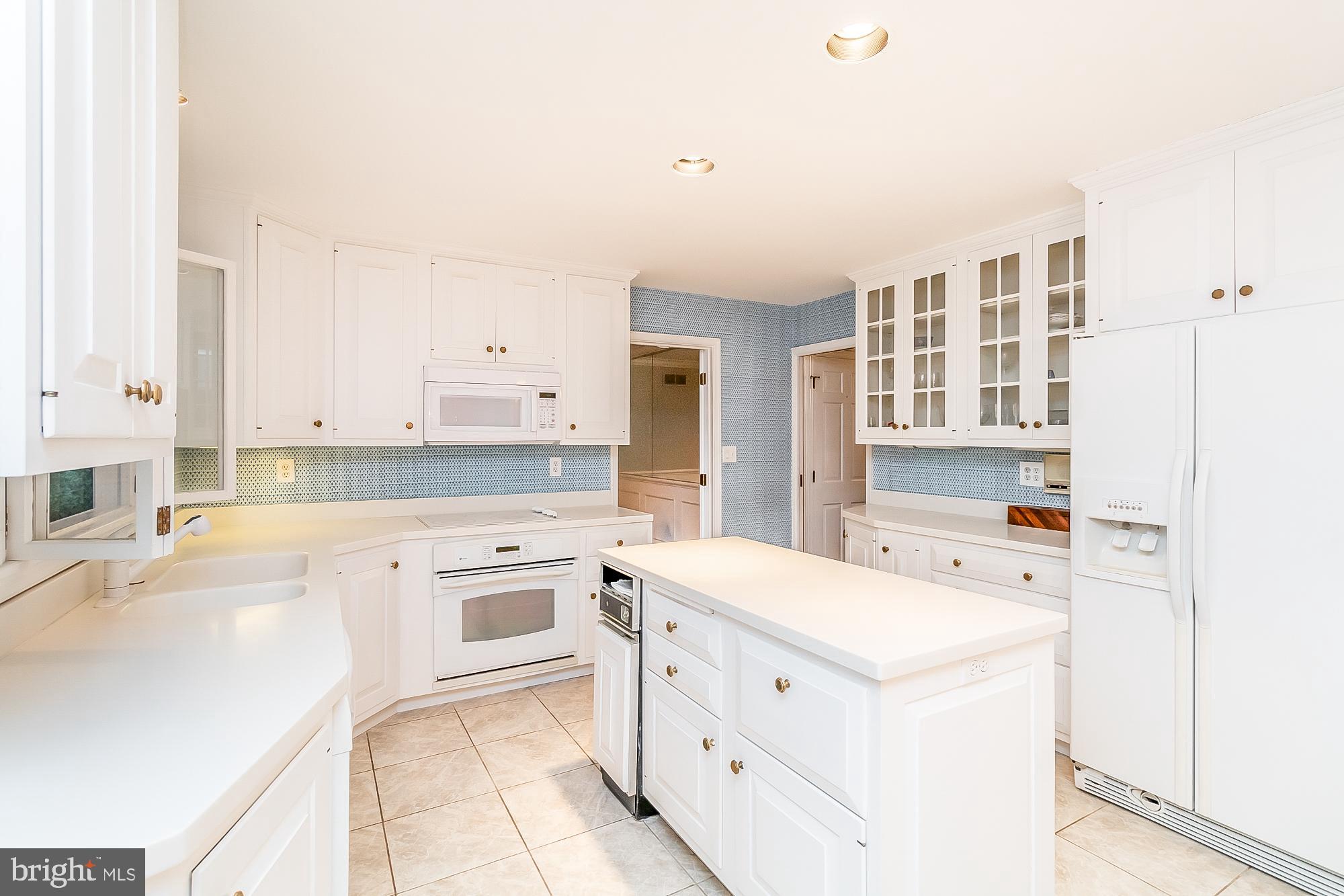 MANOR WOODS - Residential