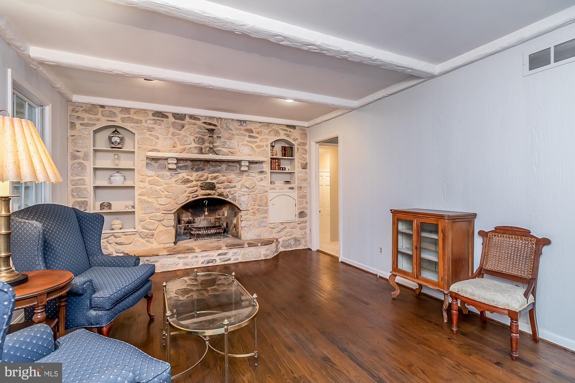 MANOR WOODS - Residential