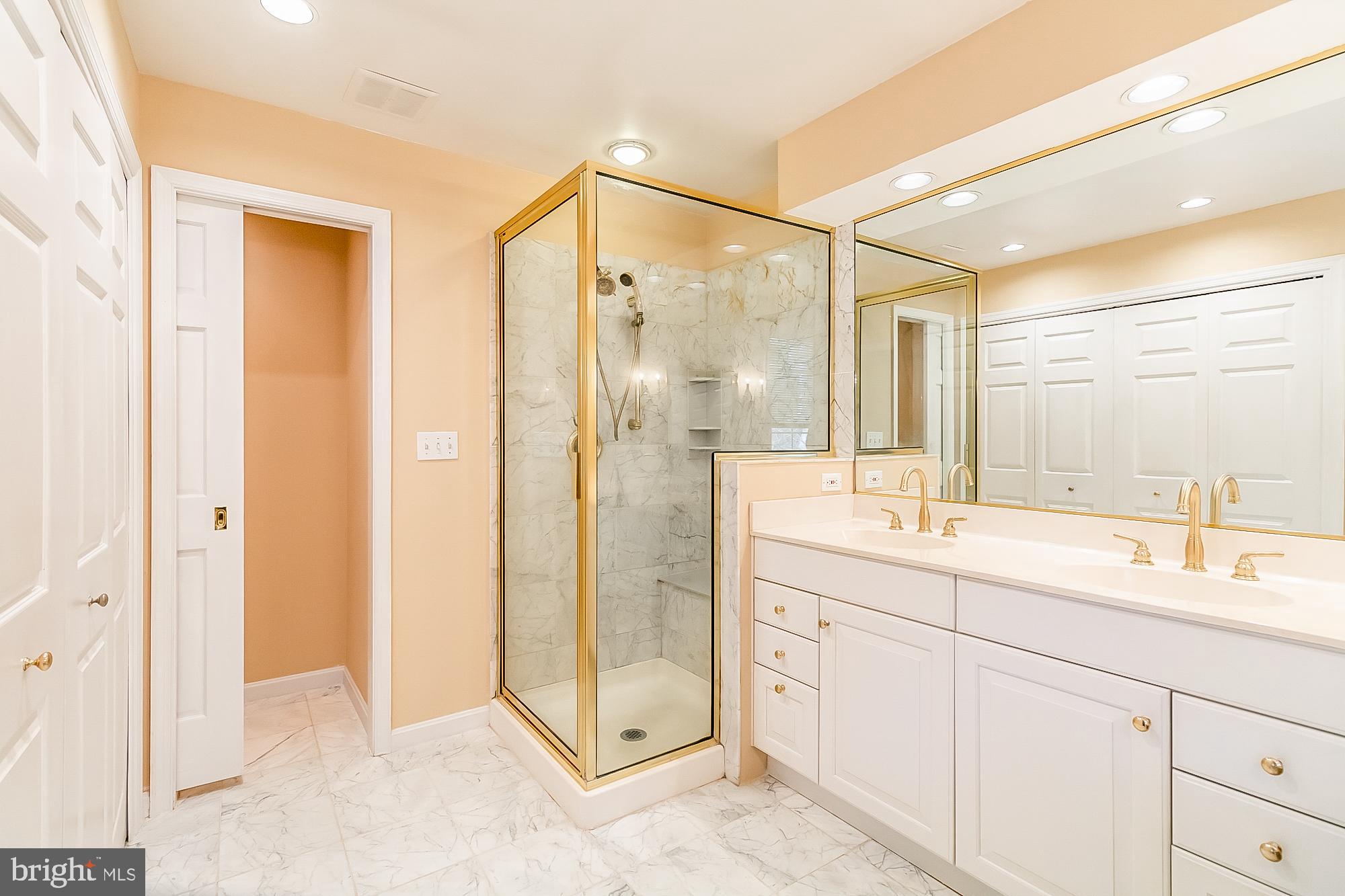 MANOR WOODS - Residential