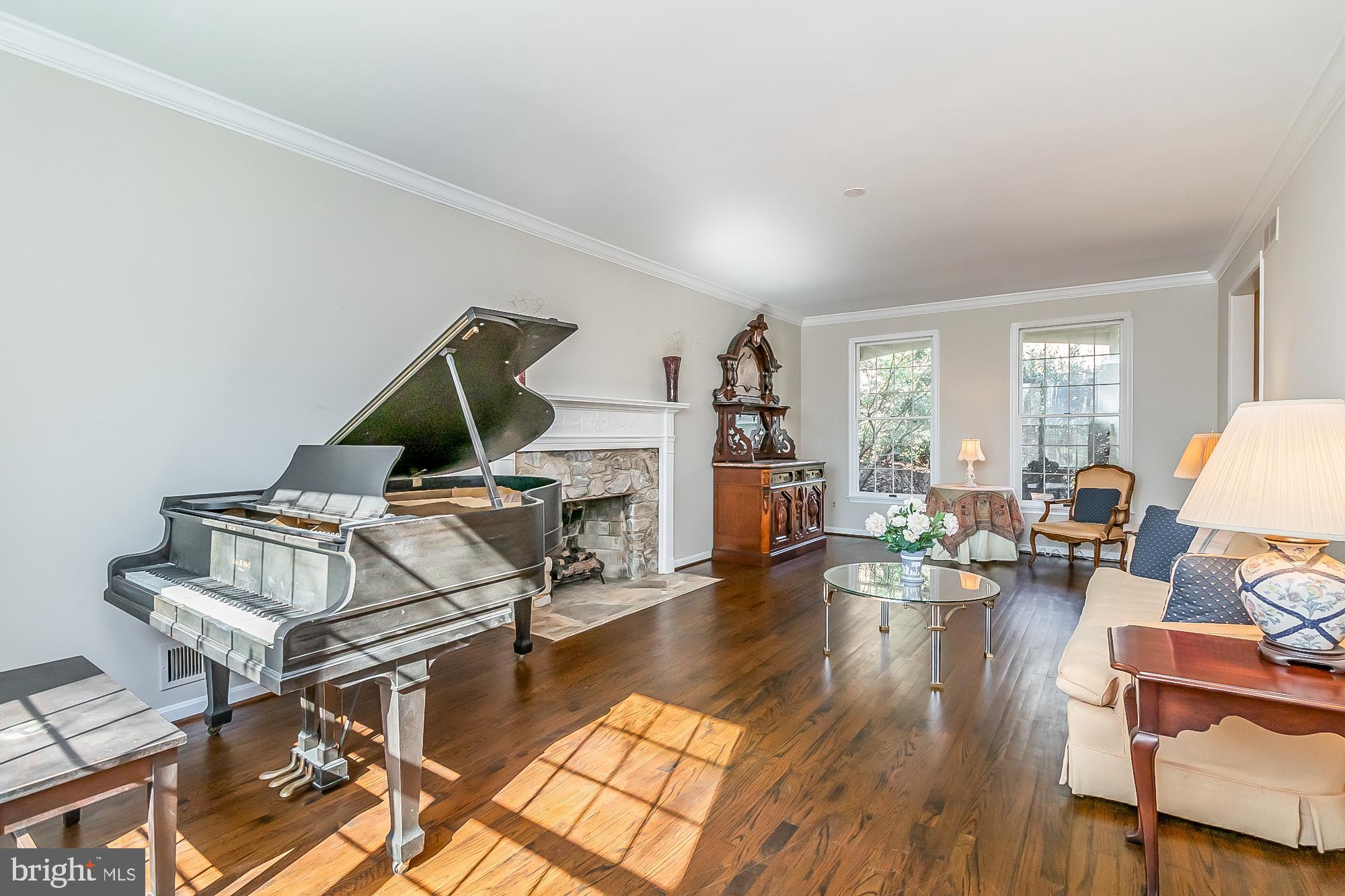 MANOR WOODS - Residential