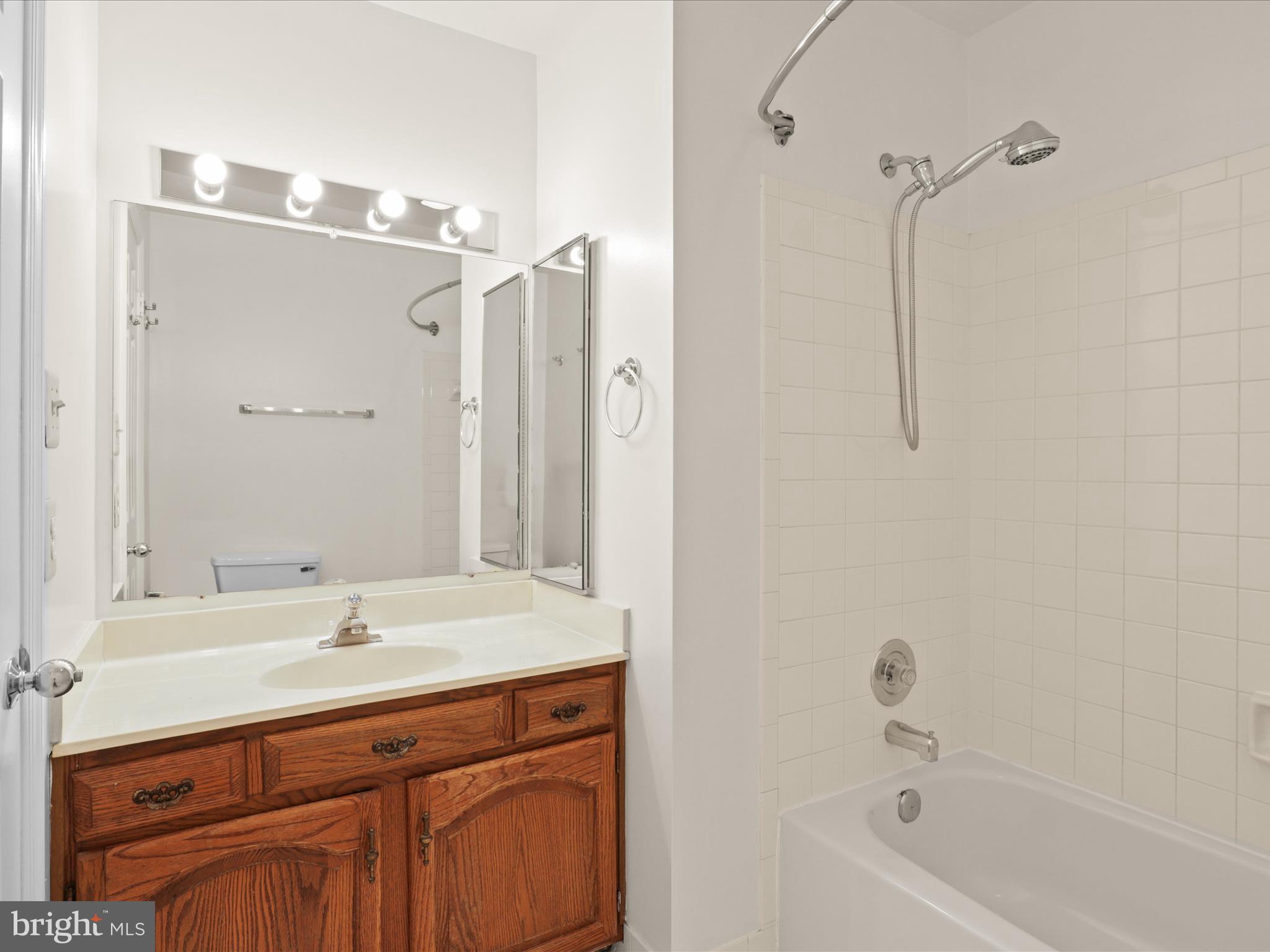 WILLOW CREEK - Residential Lease