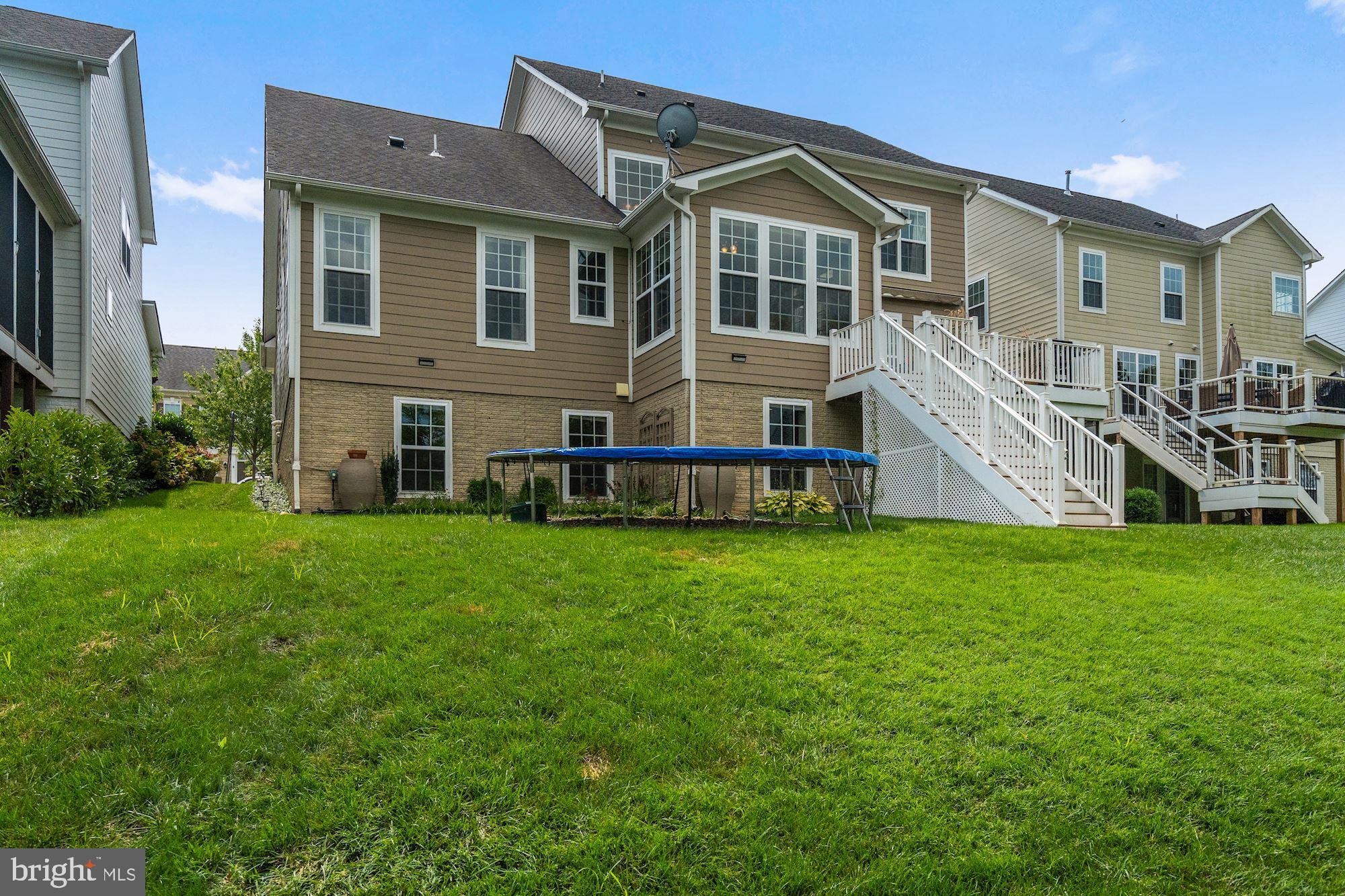 VILLAGE CASE - Residential