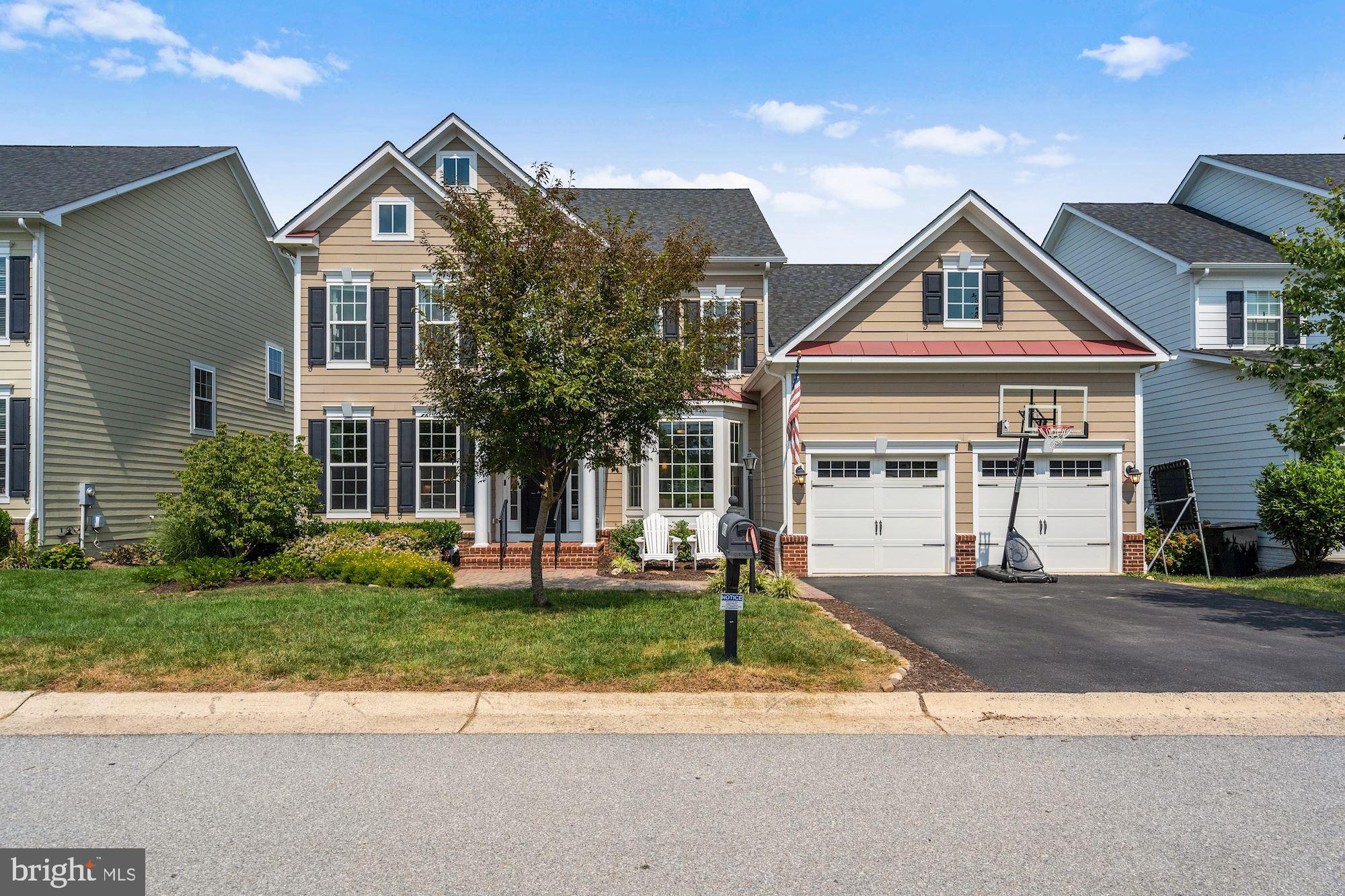 VILLAGE CASE - Residential