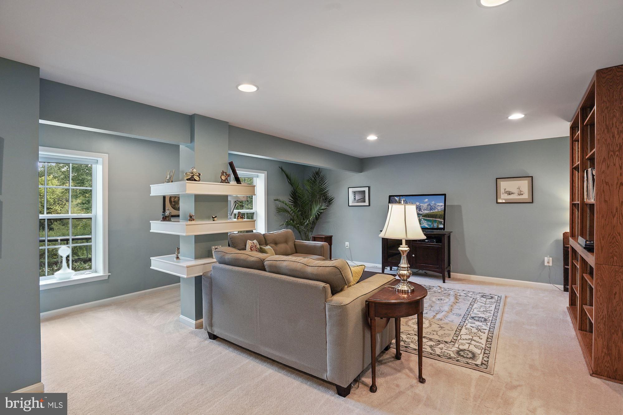 VILLAGE CASE - Residential