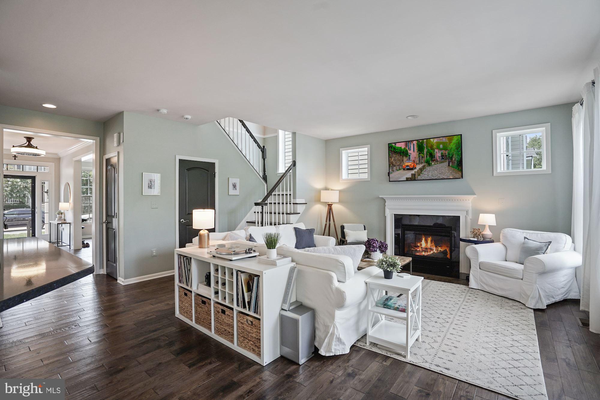 VILLAGE CASE - Residential