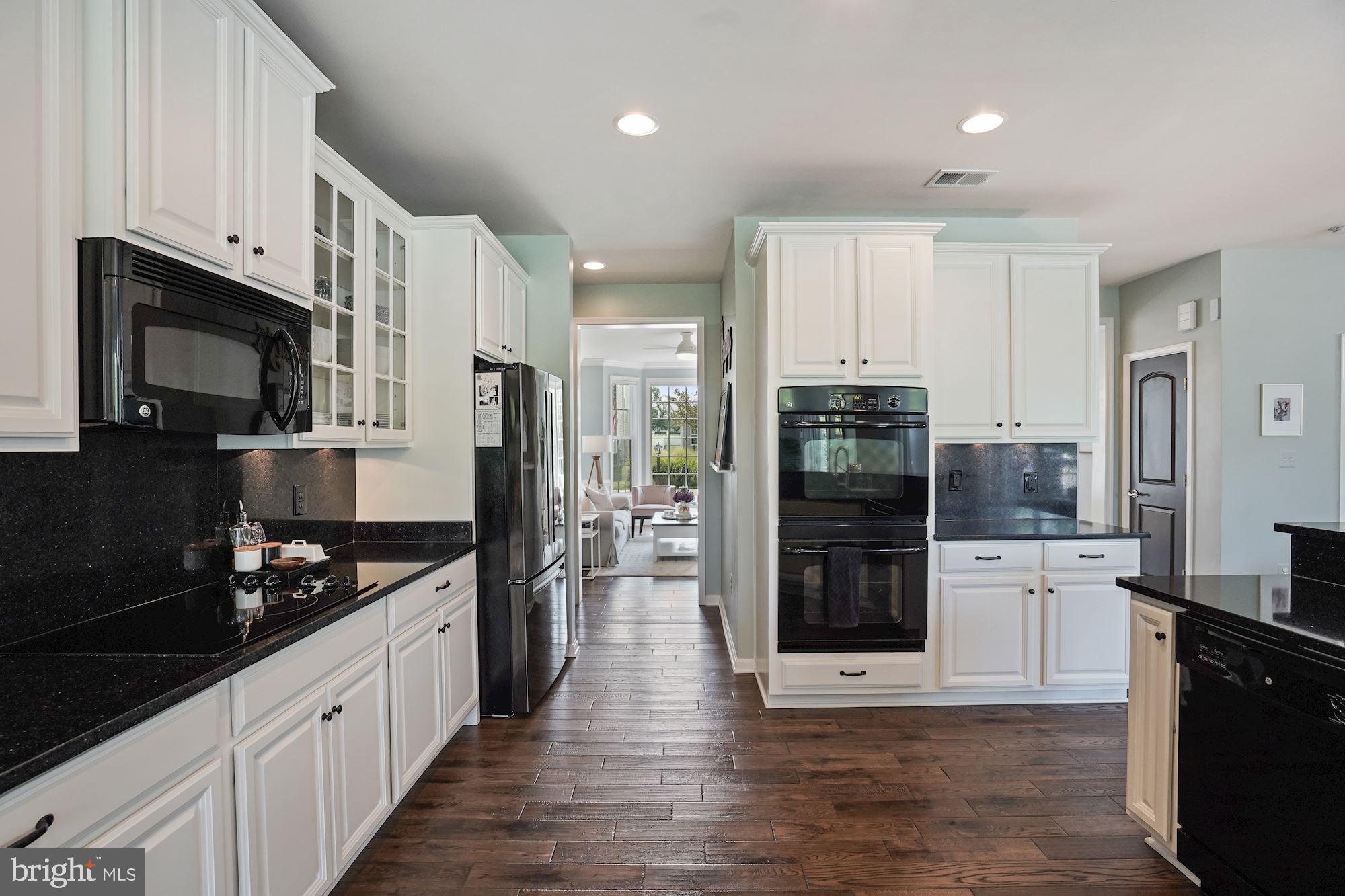 VILLAGE CASE - Residential