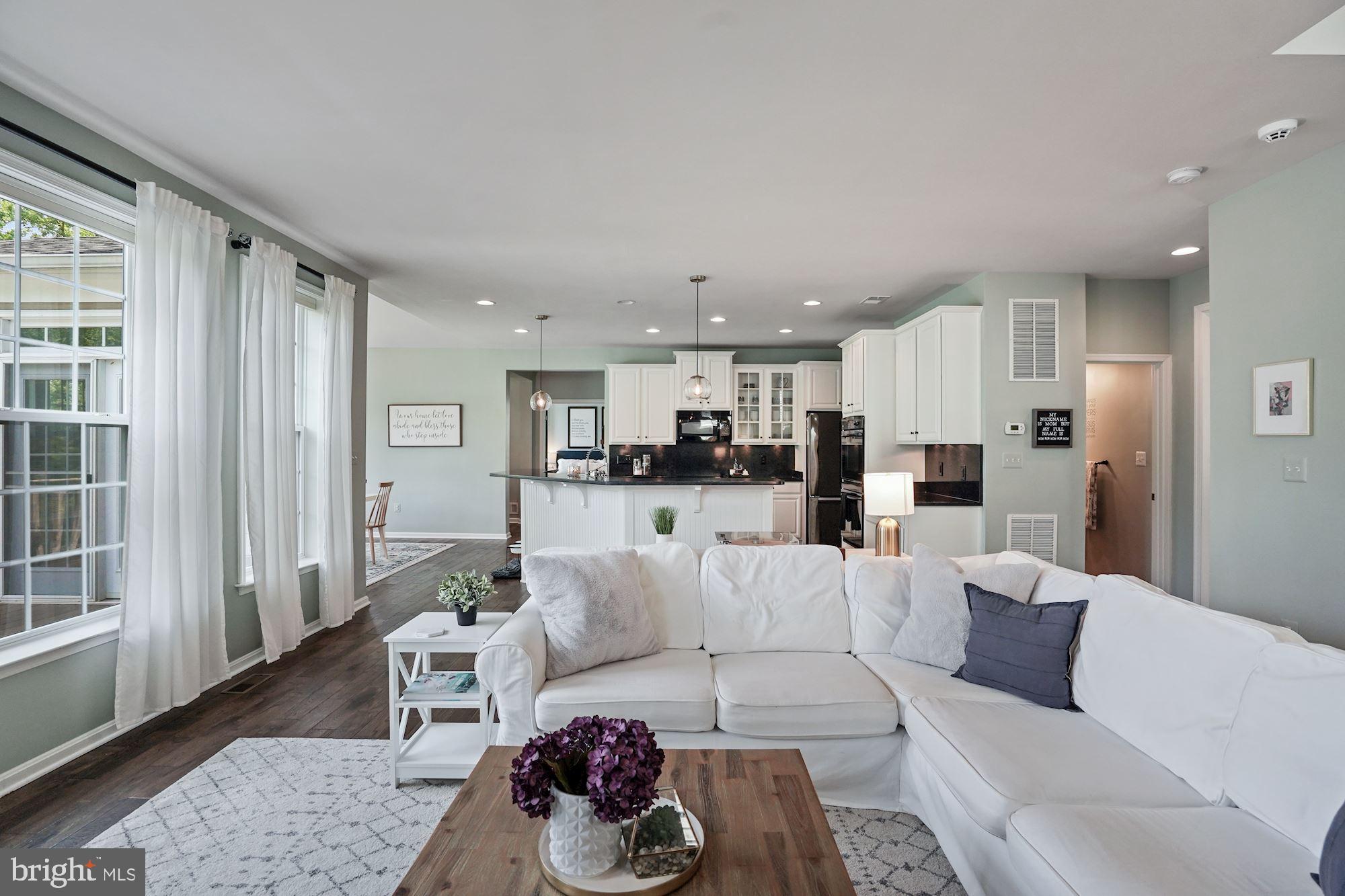 VILLAGE CASE - Residential