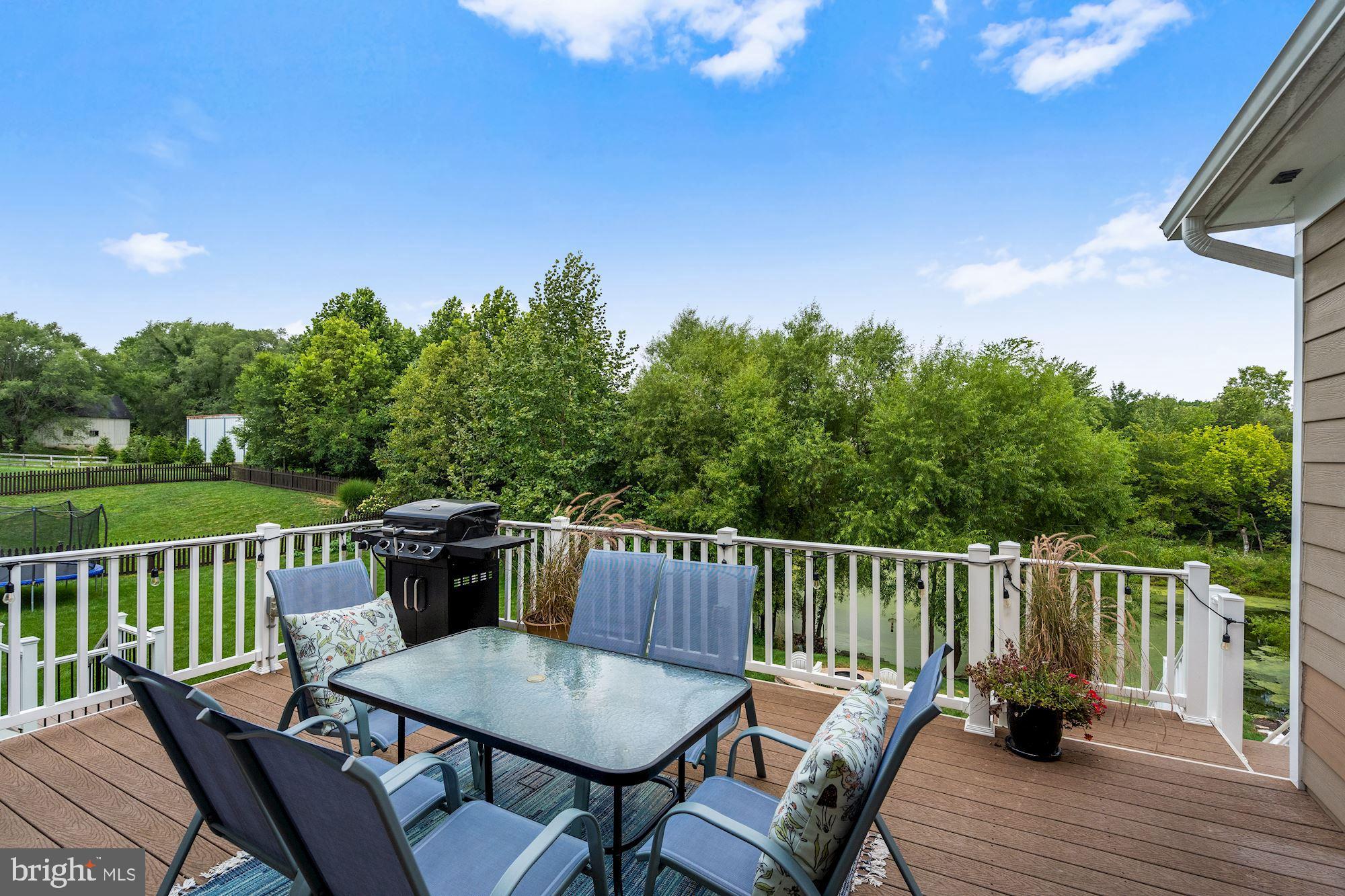 VILLAGE CASE - Residential