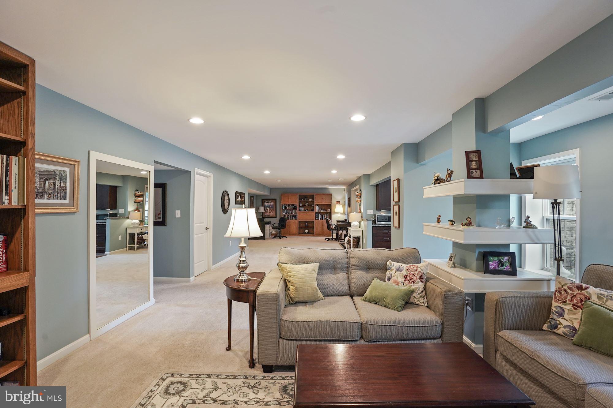 VILLAGE CASE - Residential