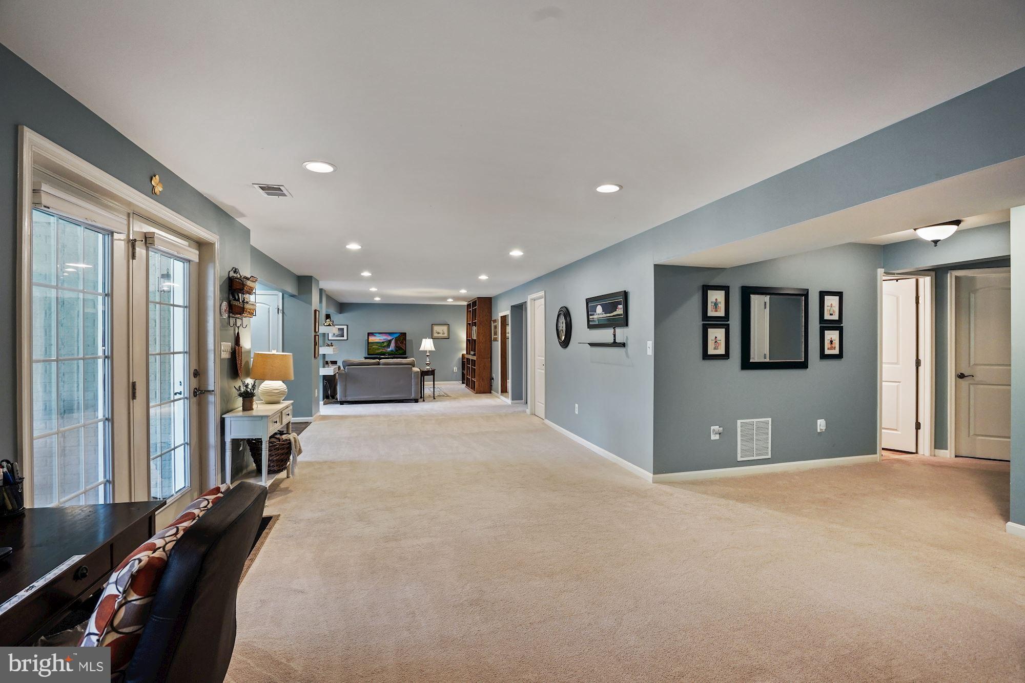 VILLAGE CASE - Residential